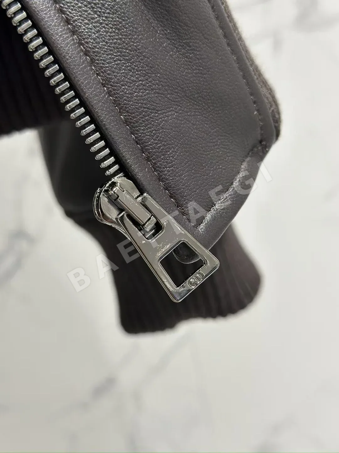 디올 염소가죽 퀼팅 보머 자켓 상세 이미지 6