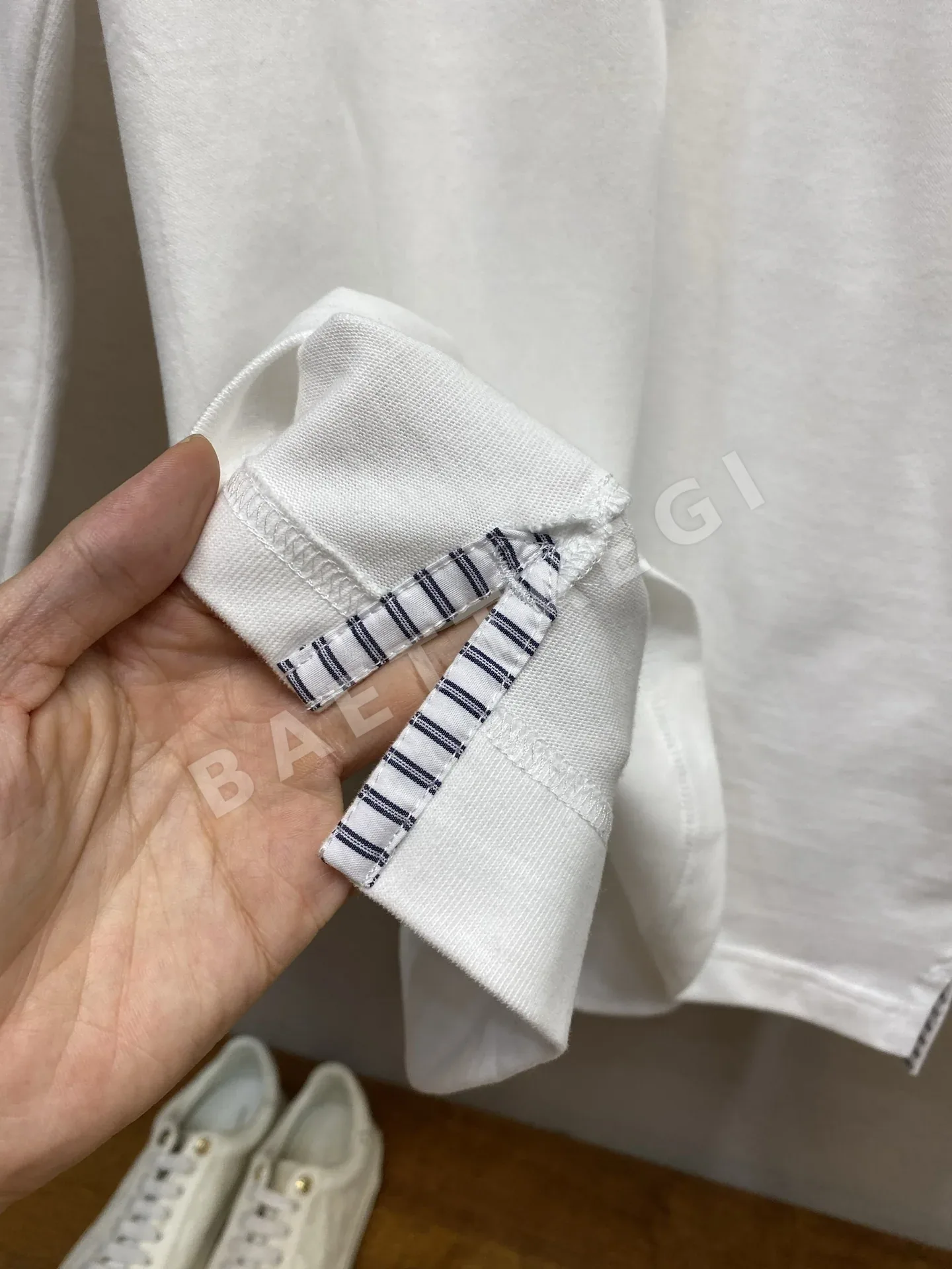 아크네스튜디오 스트라이프 자수 폴로 카라 긴팔 티셔츠 상세 이미지 8