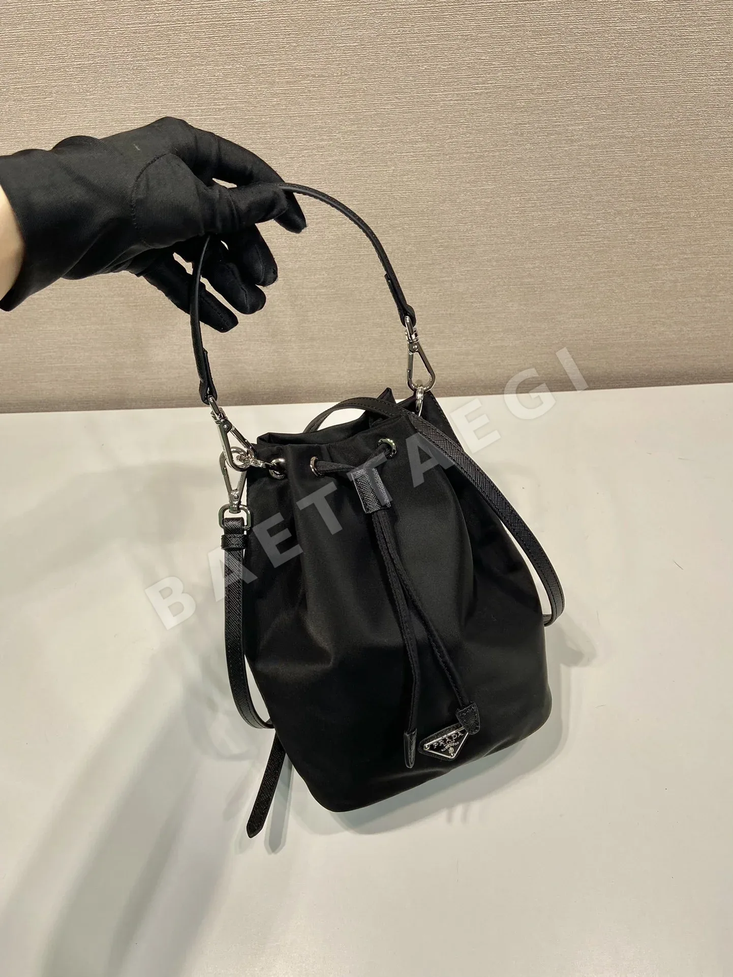 프라다 나일론 빈티지 버킷백 상세 이미지 2