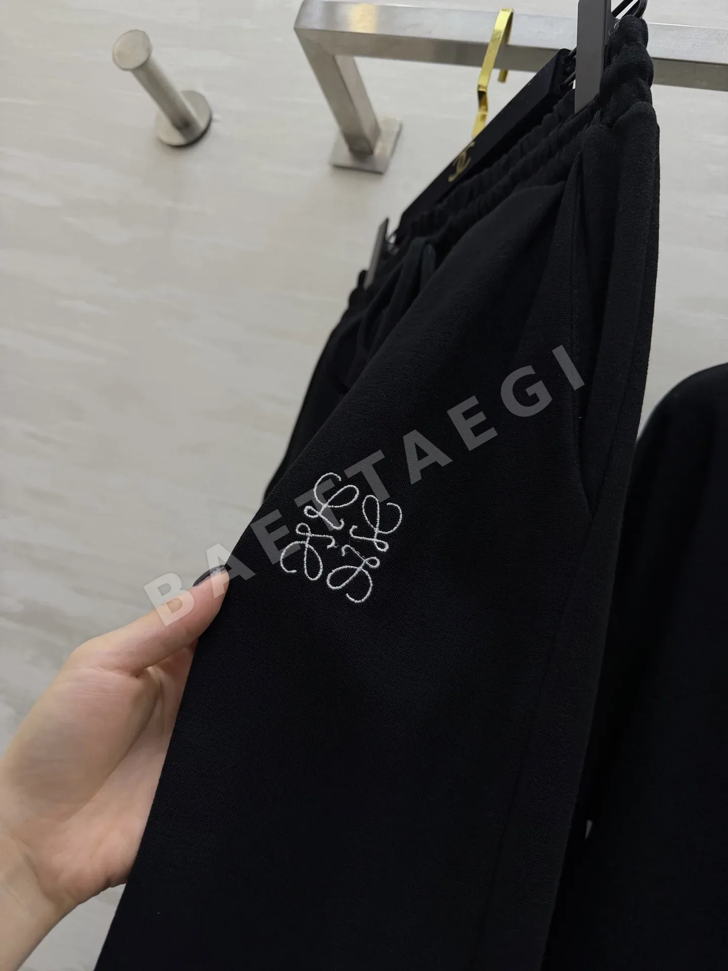 로에베 루즈핏 티셔츠 와이드 팬츠 세트 상세 이미지 7