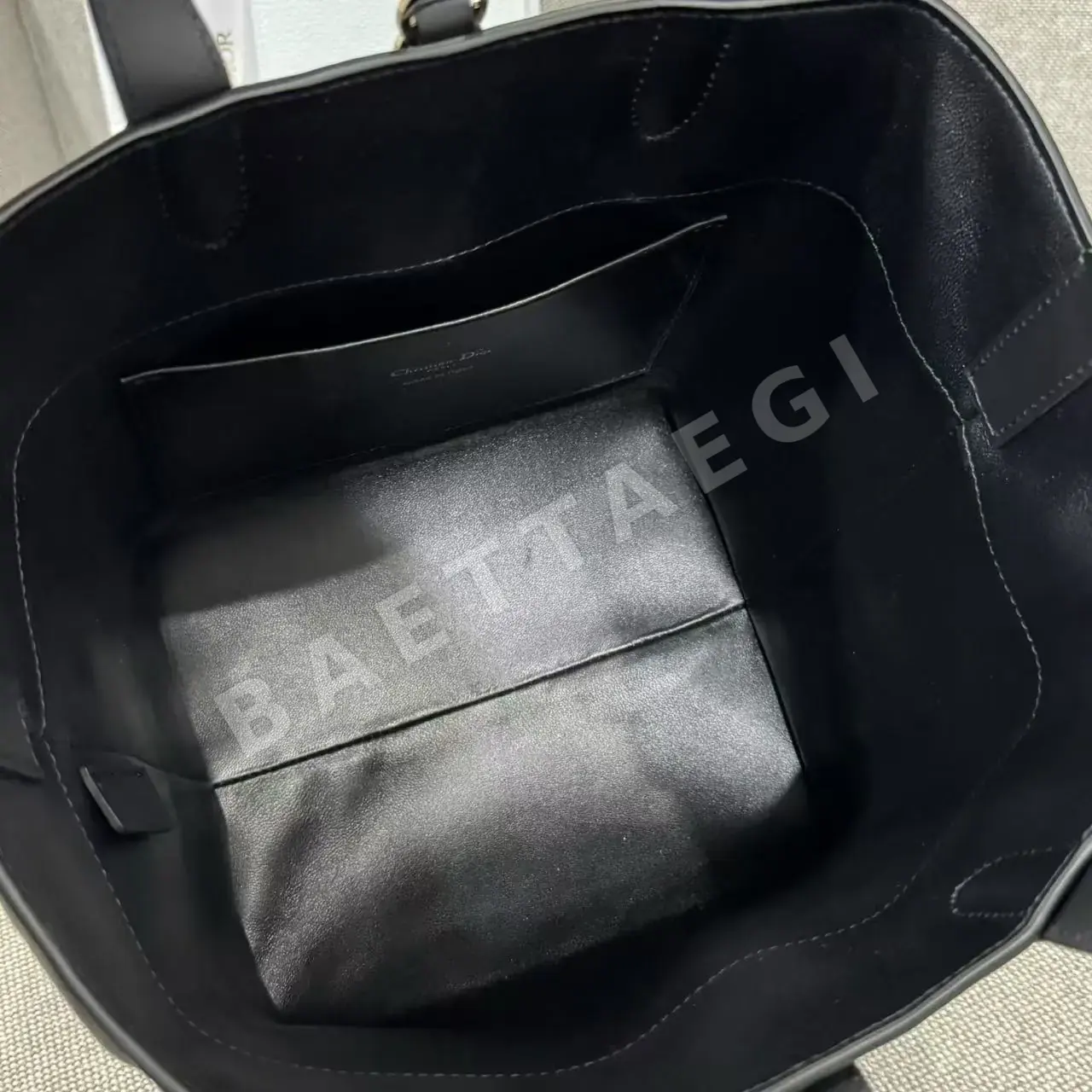 디올 다이아몬드 패턴 송아지가죽 숄더백 상세 이미지 7