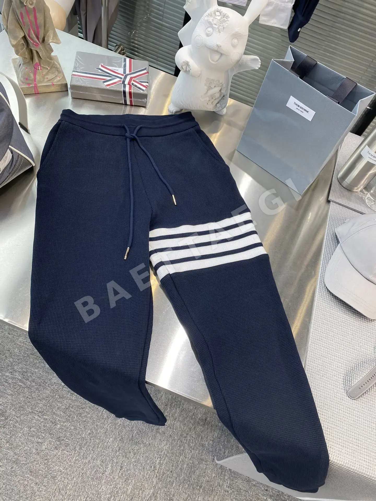 톰브라운 와플 원단 남성 바지 상세 이미지 2