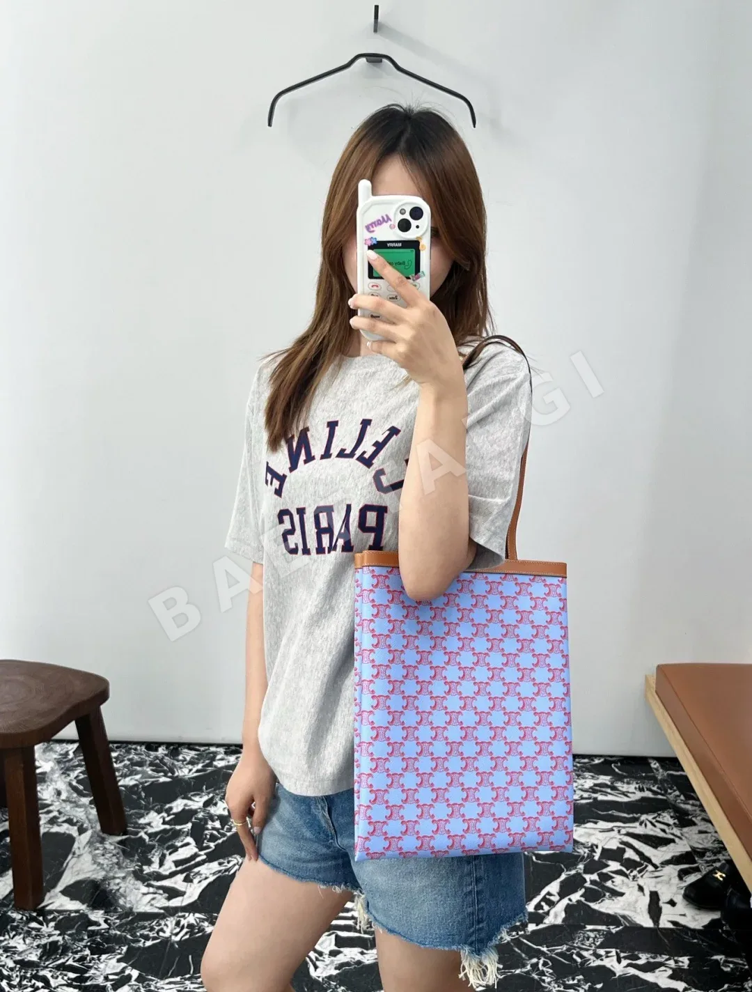셀린느 컬러 블록 레터 프린트 반팔 티셔츠 상세 이미지 8