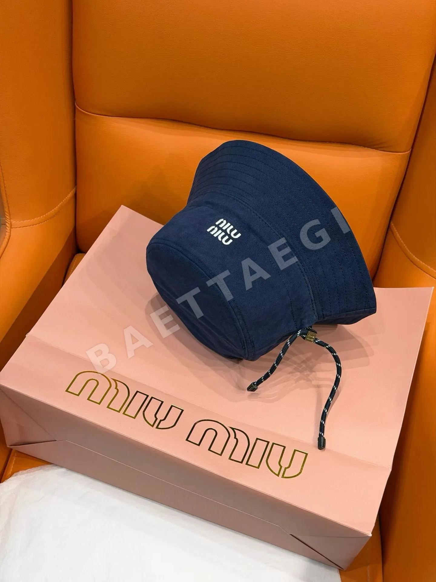 미우미우 네이비 드로스트링 버킷햇 상세 이미지 6