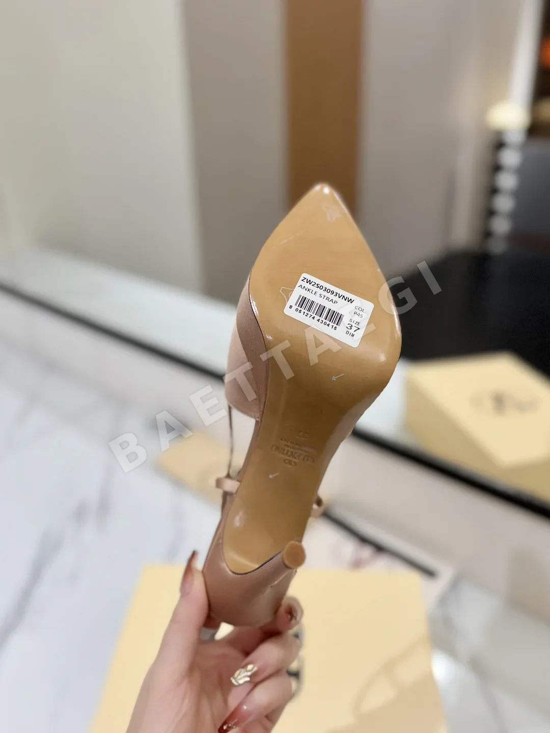 발렌티노 V 버클 뾰족코 하이힐 샌들 상세 이미지 9