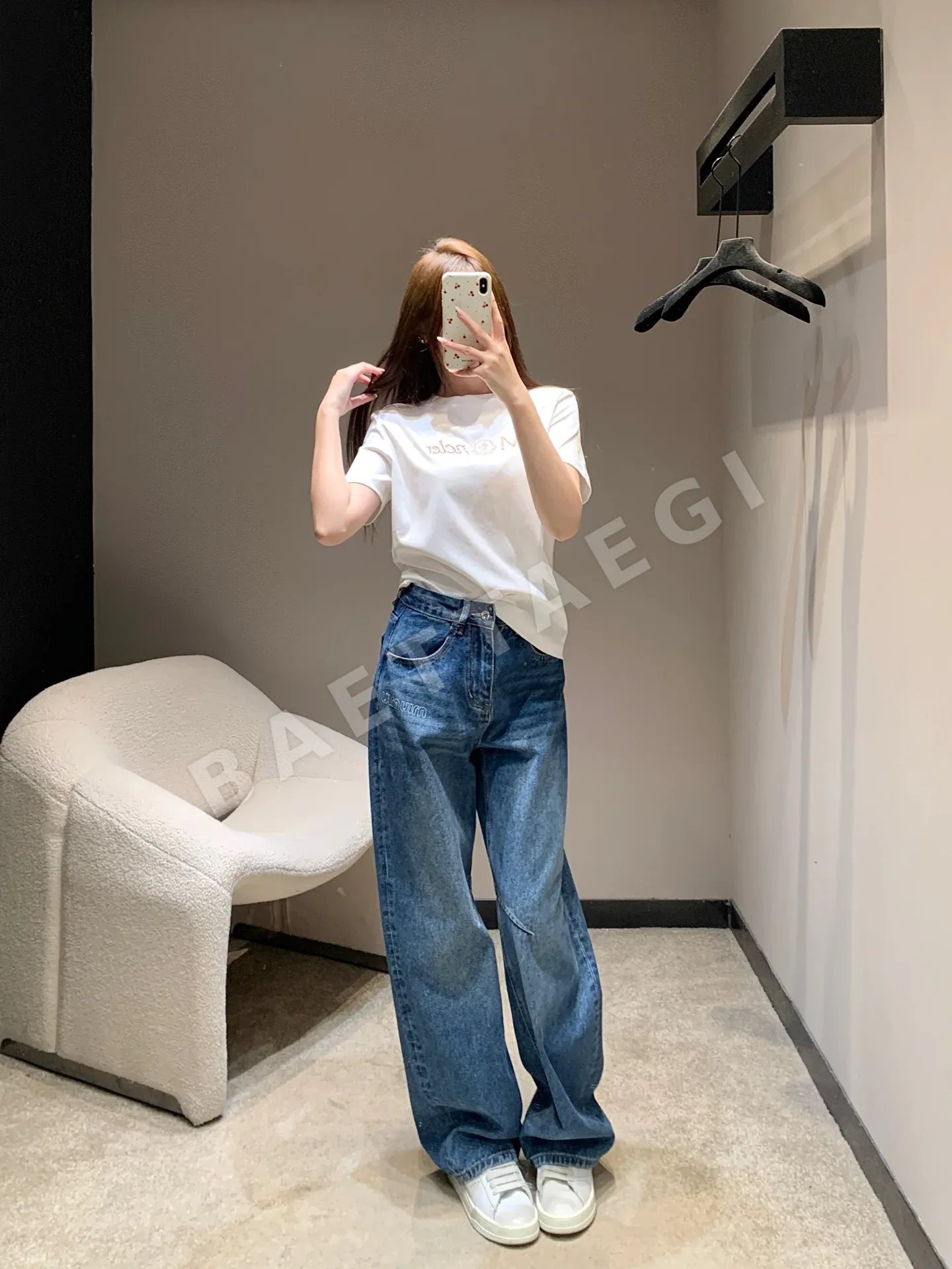 몽클레르 레터 비즈 크루넥 반팔 티셔츠 상세 이미지 4
