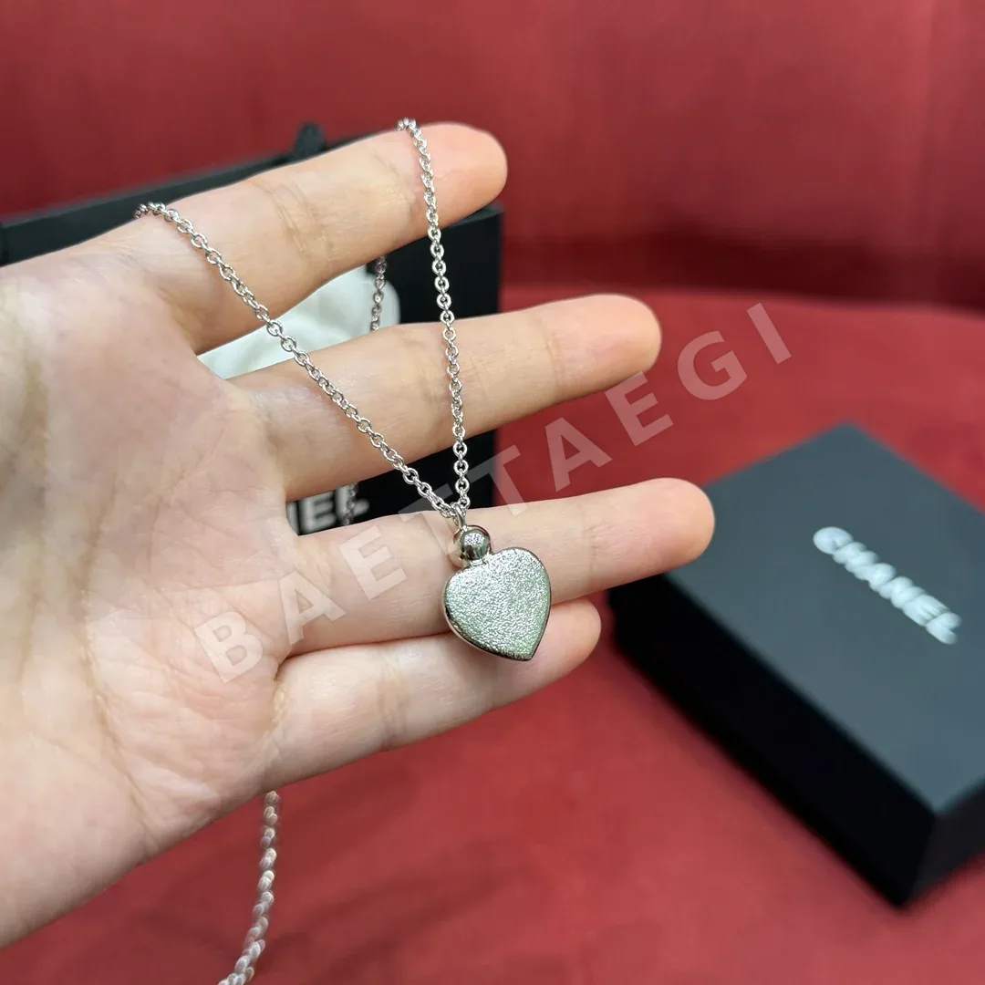 샤넬 라인스톤 하트 유리 목걸이 상세 이미지 2