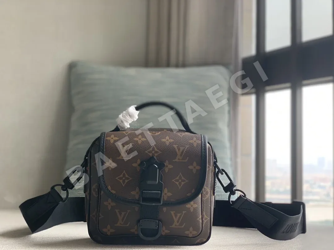 루이비통 퀘스트 메신저백 M46973