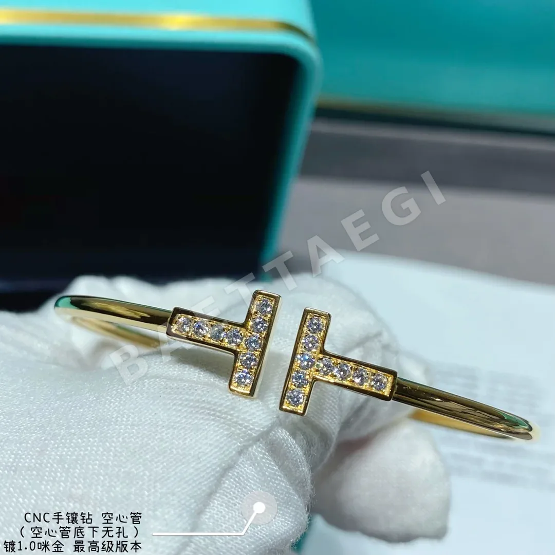 티파니 V자 골드 도금 더블 T 다이아몬드 팔찌 상세 이미지 8