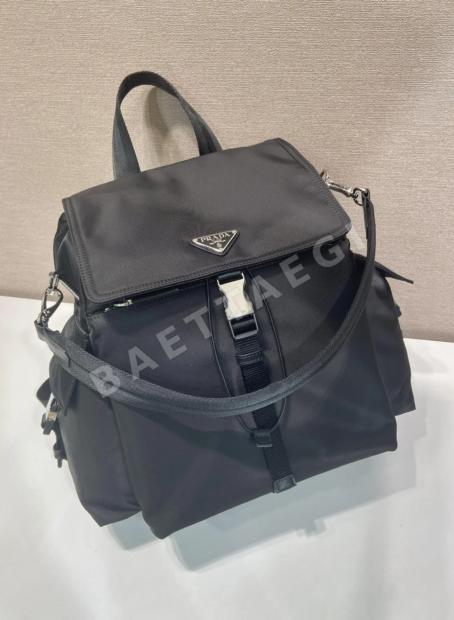 프라다 Explore 멀티포켓 나일론 가방 2VZ118 상세 이미지 3
