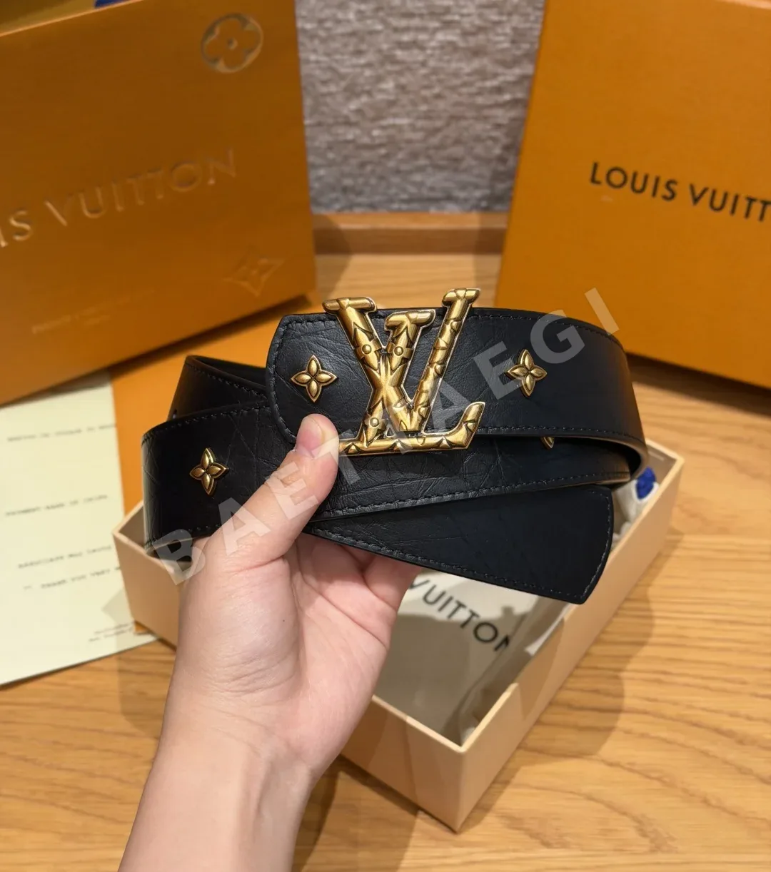 루이비통 LV 이니셜 모노그램 스터드 벨트 상세 이미지 2