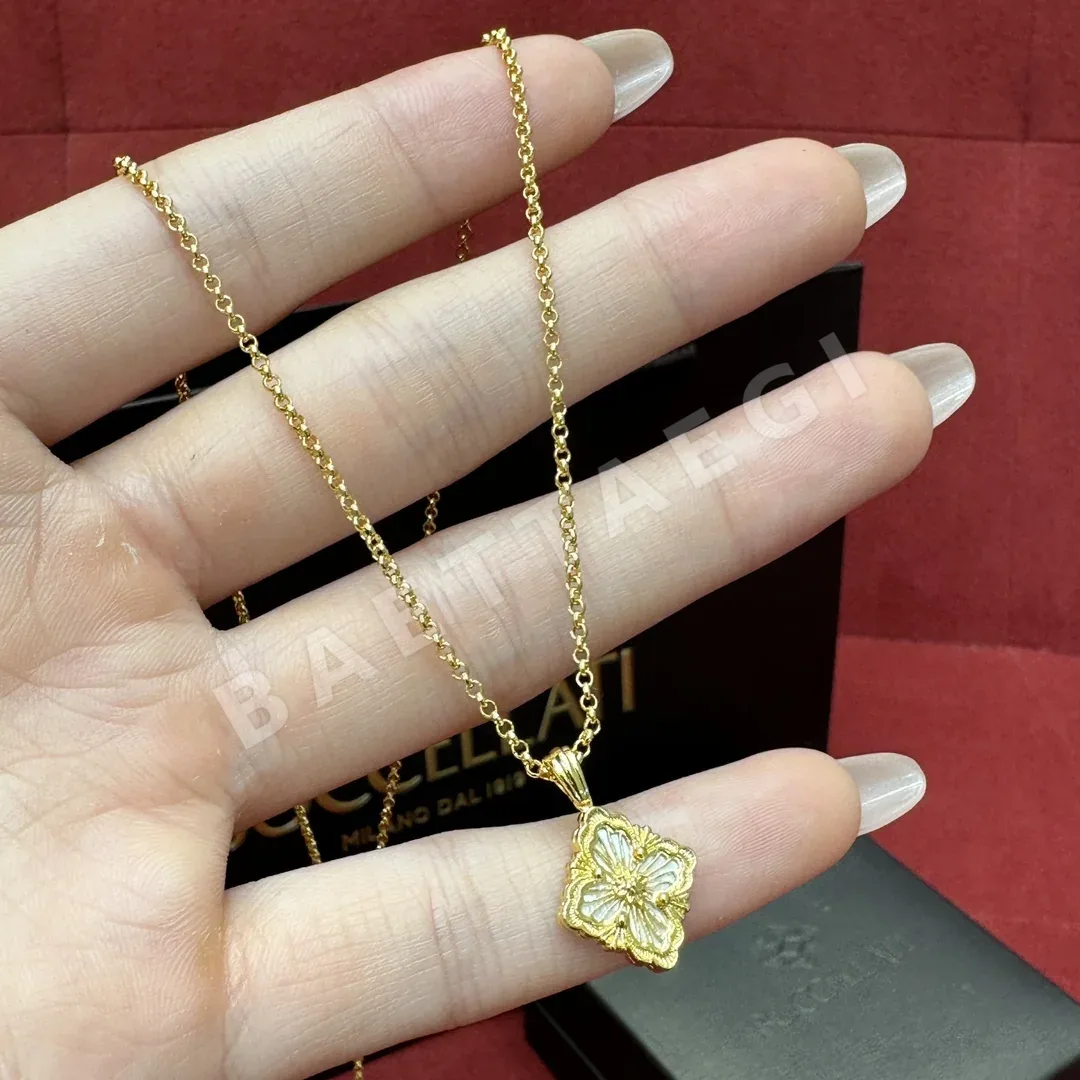 셀린느 흰색 자개 꽃 모양 18K 골드 목걸이 178347