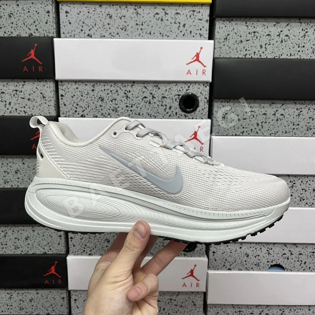 나이키 줌 보메로 18 HM6803-009 201113 Nike Zoom Vomero 18 상세 이미지 4