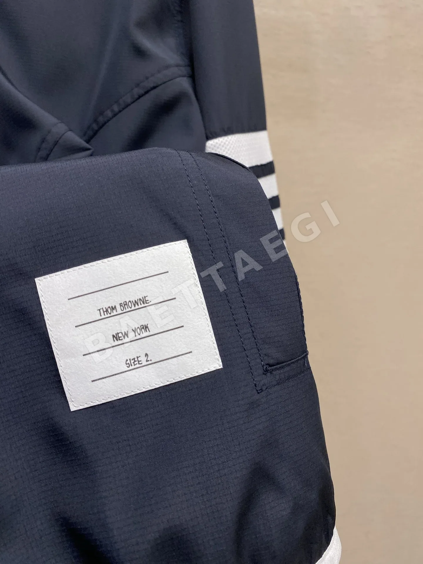 톰브라운 메시 4바 스트라이프 남성 자켓 상세 이미지 9