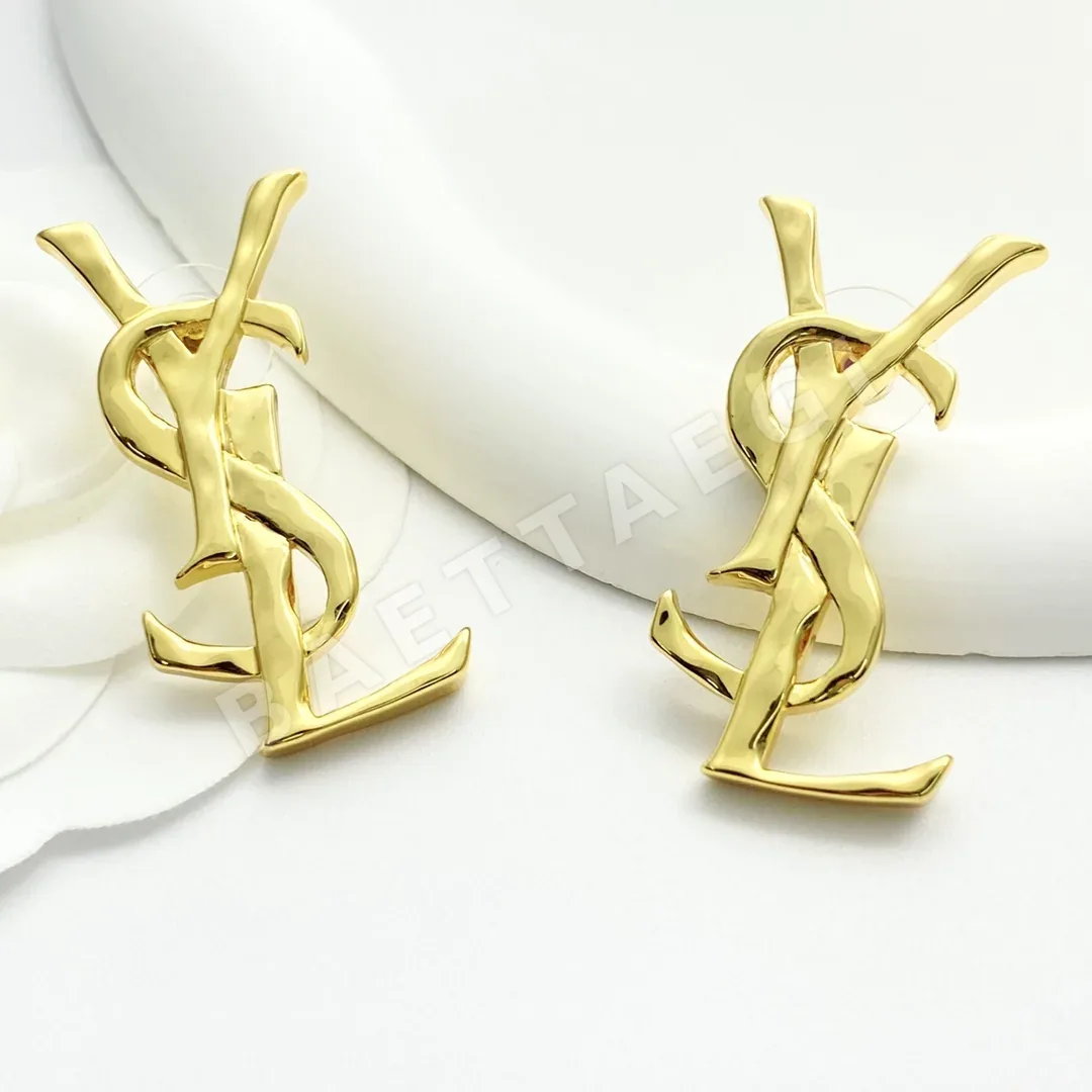 생로랑 YSL 로고 광택 귀걸이 상세 이미지 3