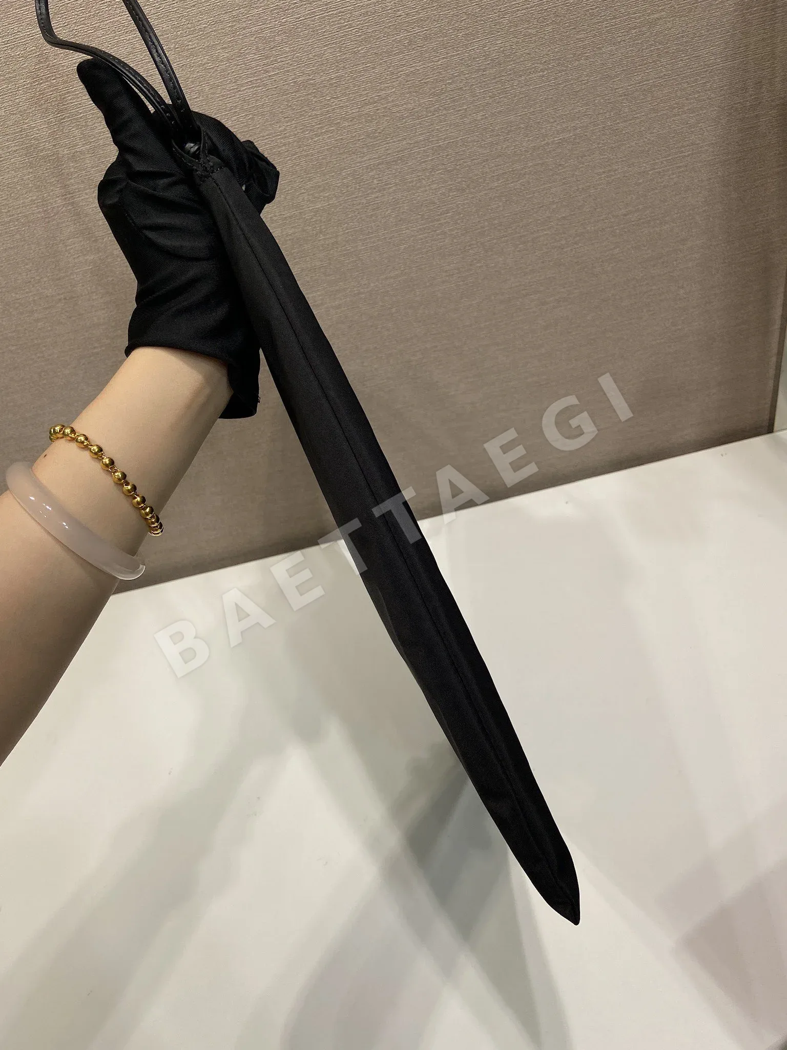 프라다 리나일론 송아지가죽 복주머니 가방 1NK001 상세 이미지 5