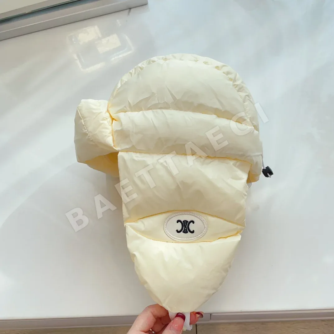 셀린느 다운 충전 가벼운 보온 모자 83598