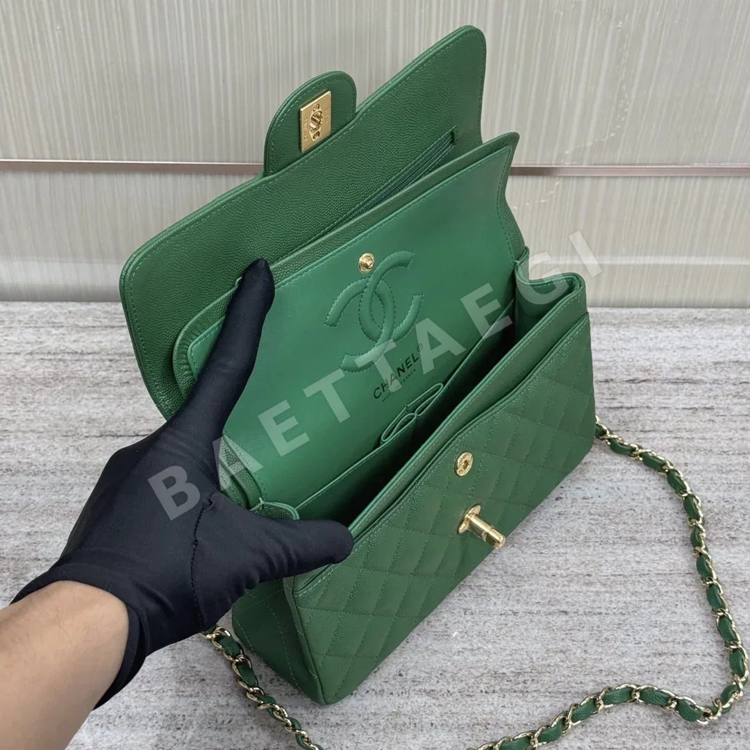 샤넬 그린 금장 캐비어 가방 33232
