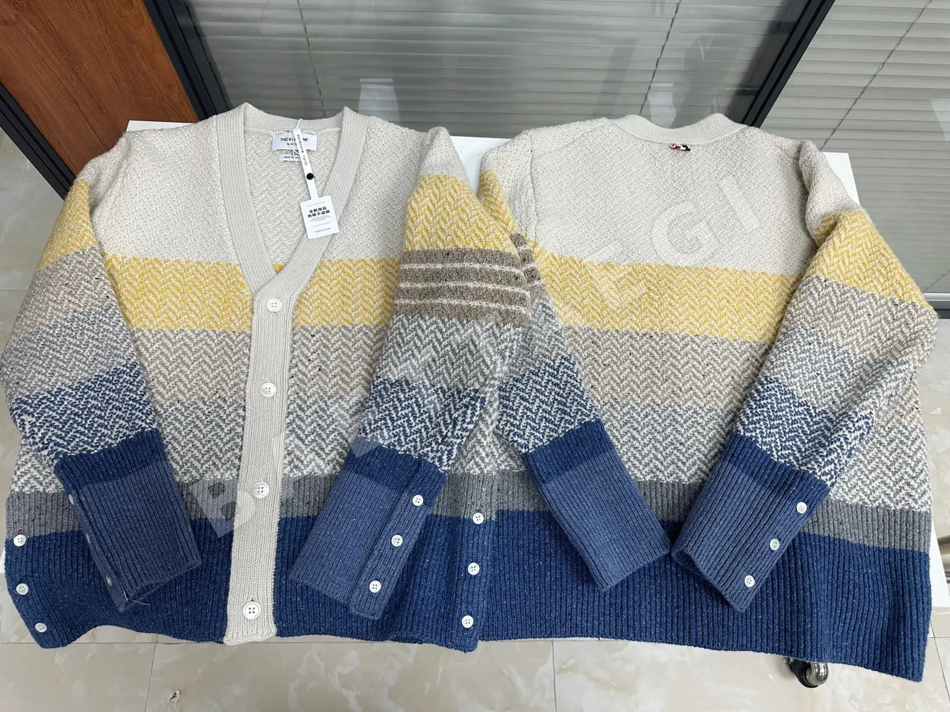 톰브라운 워싱 블루 그레이 남성 니트 레플리카 46575 Thom Browne 상세 이미지 6