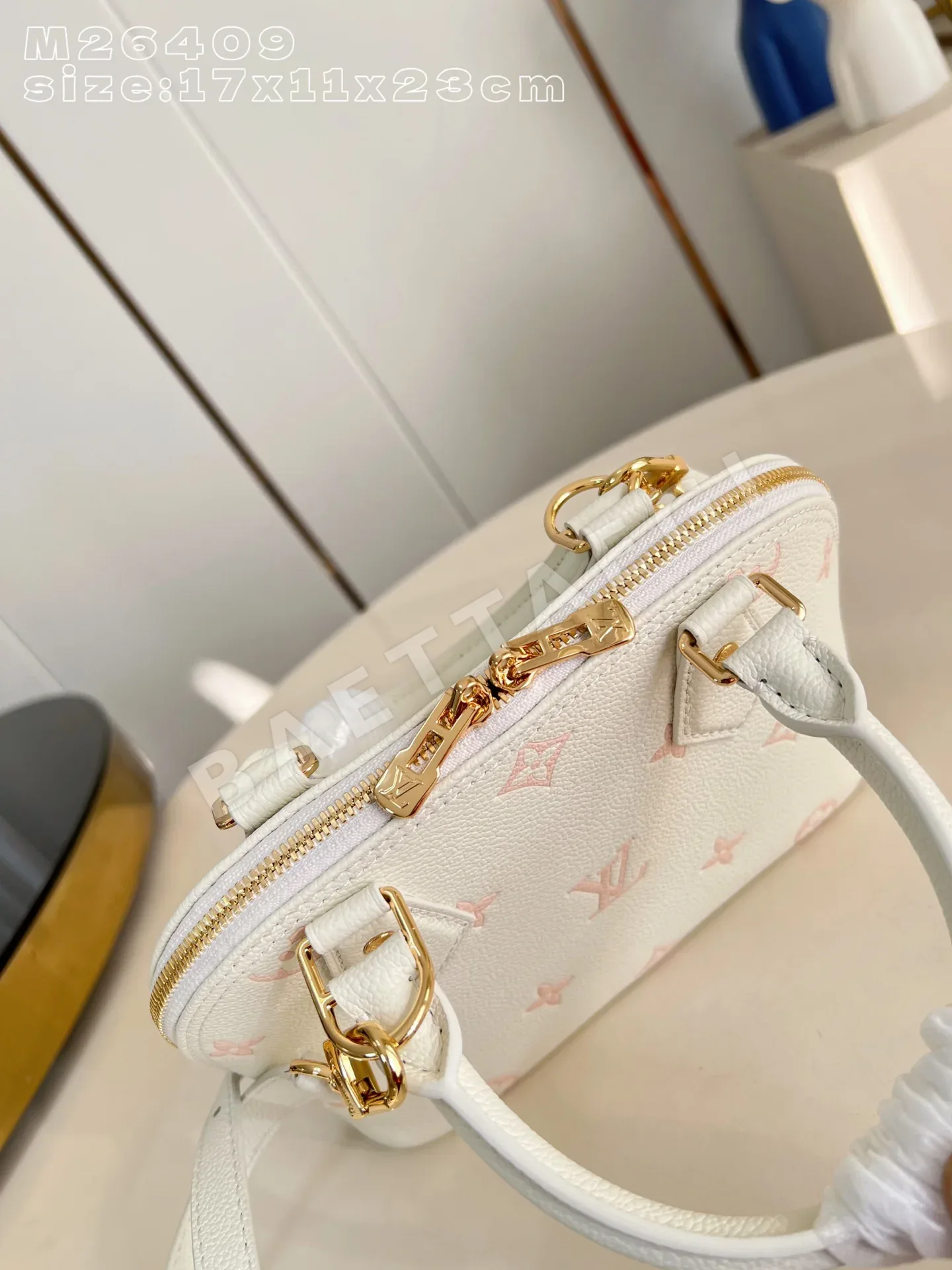 루이비통 M26409 크림 알마 핸드백 BB 모노그램 상세 이미지 7