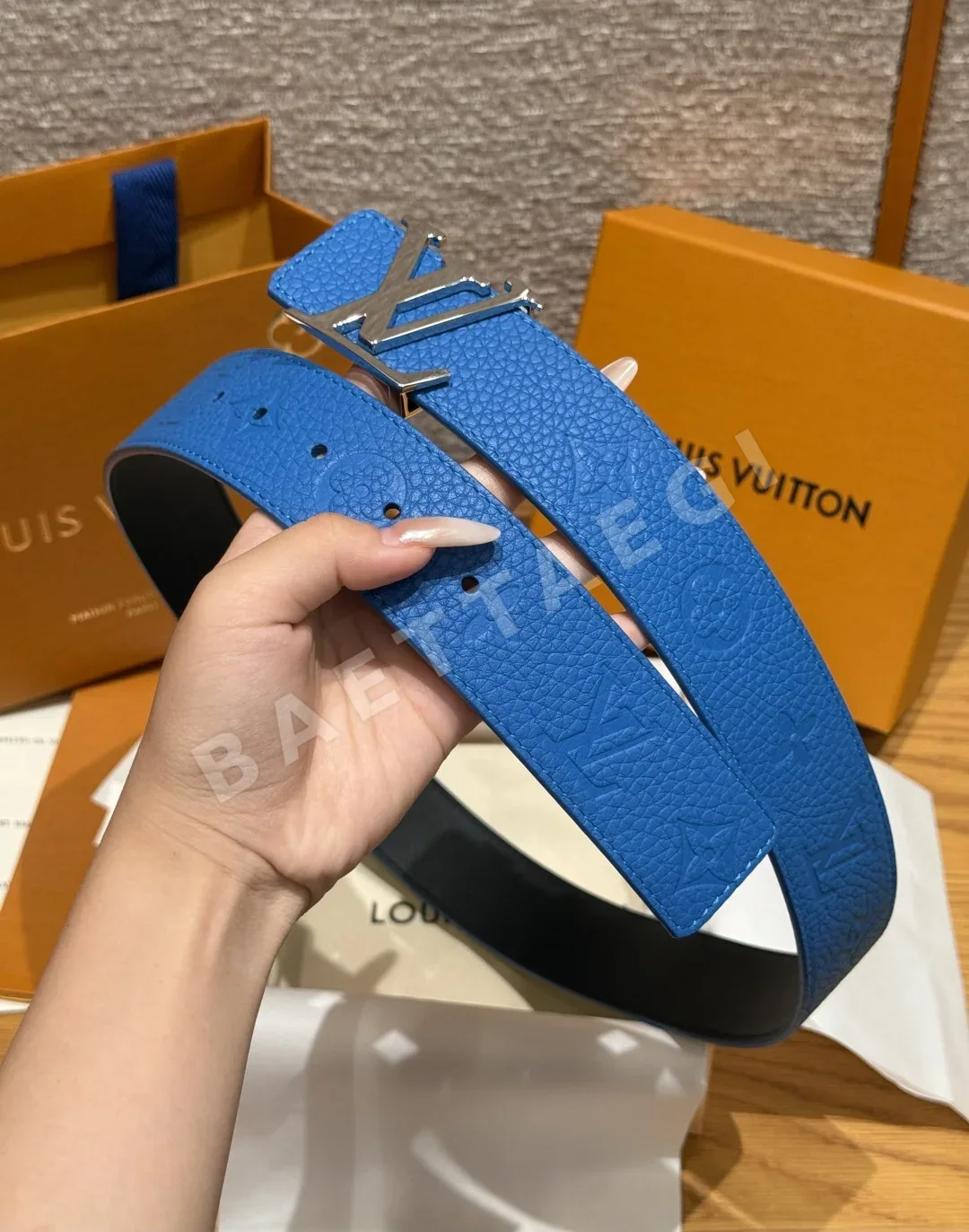 루이비통 이니셜 메탈 리버서블 가죽 벨트 상세 이미지 6