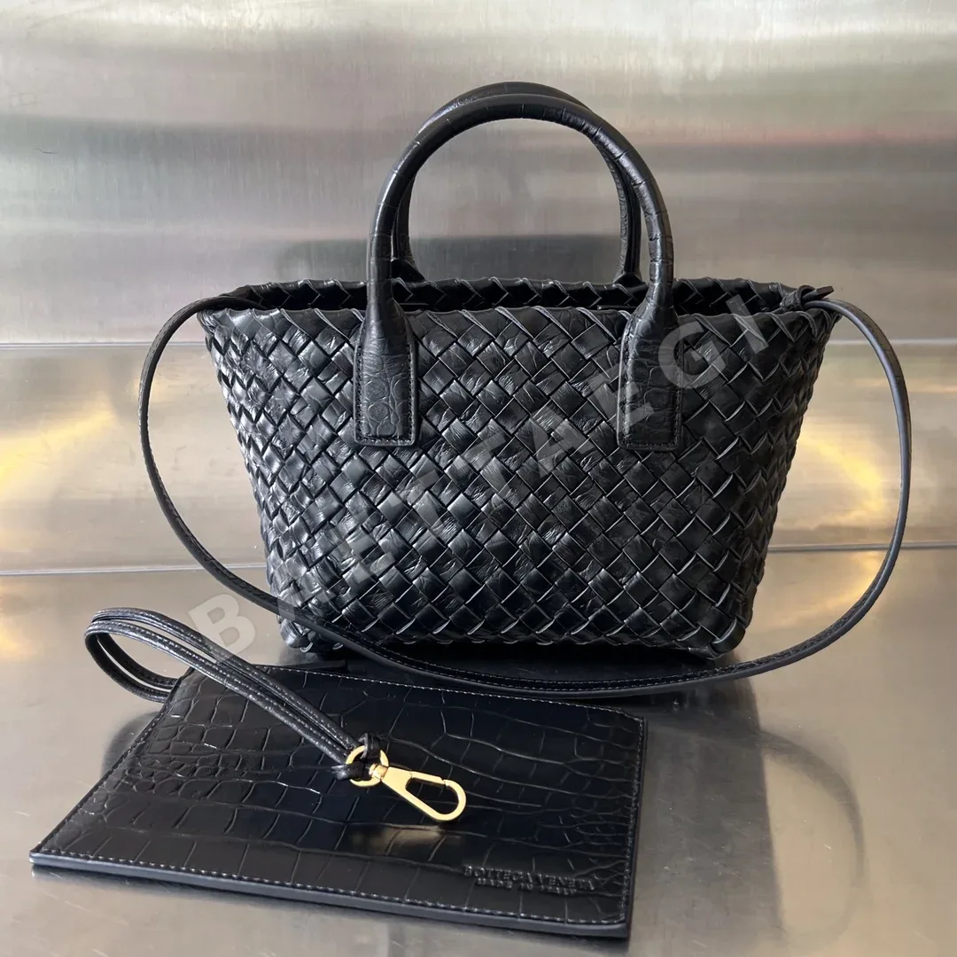 보테가베네타 크로커다일 미니 카바트 가방 717712