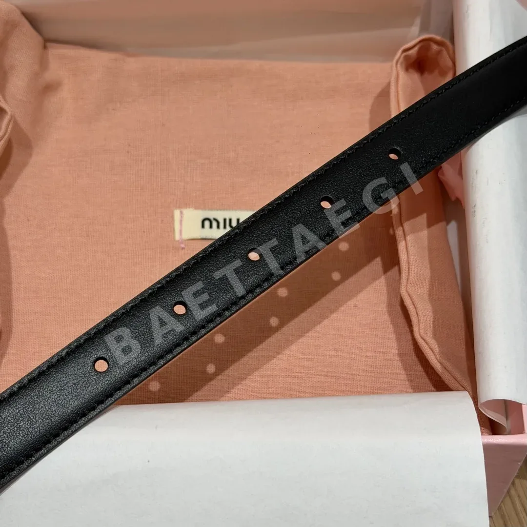 미우미우 레더 슬림 벨트 2.5 cm 상세 이미지 9