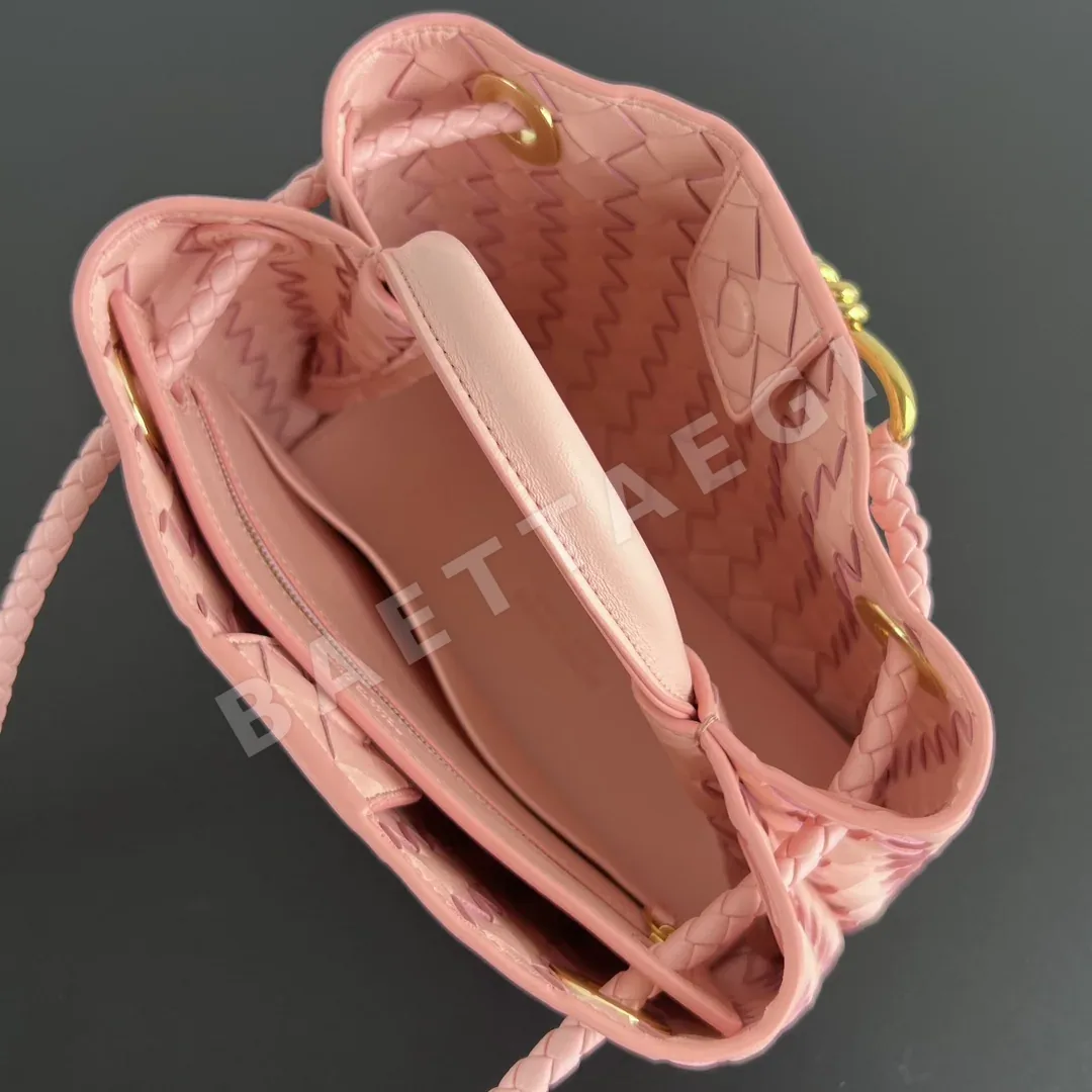 보테가베네타 안디아모 나파램스킨 핸드백 상세 이미지 6