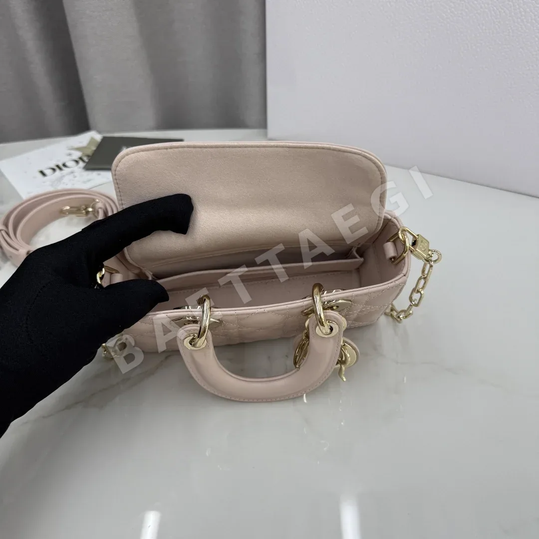 디올 레이디 미니 램스킨 가방 상세 이미지 8