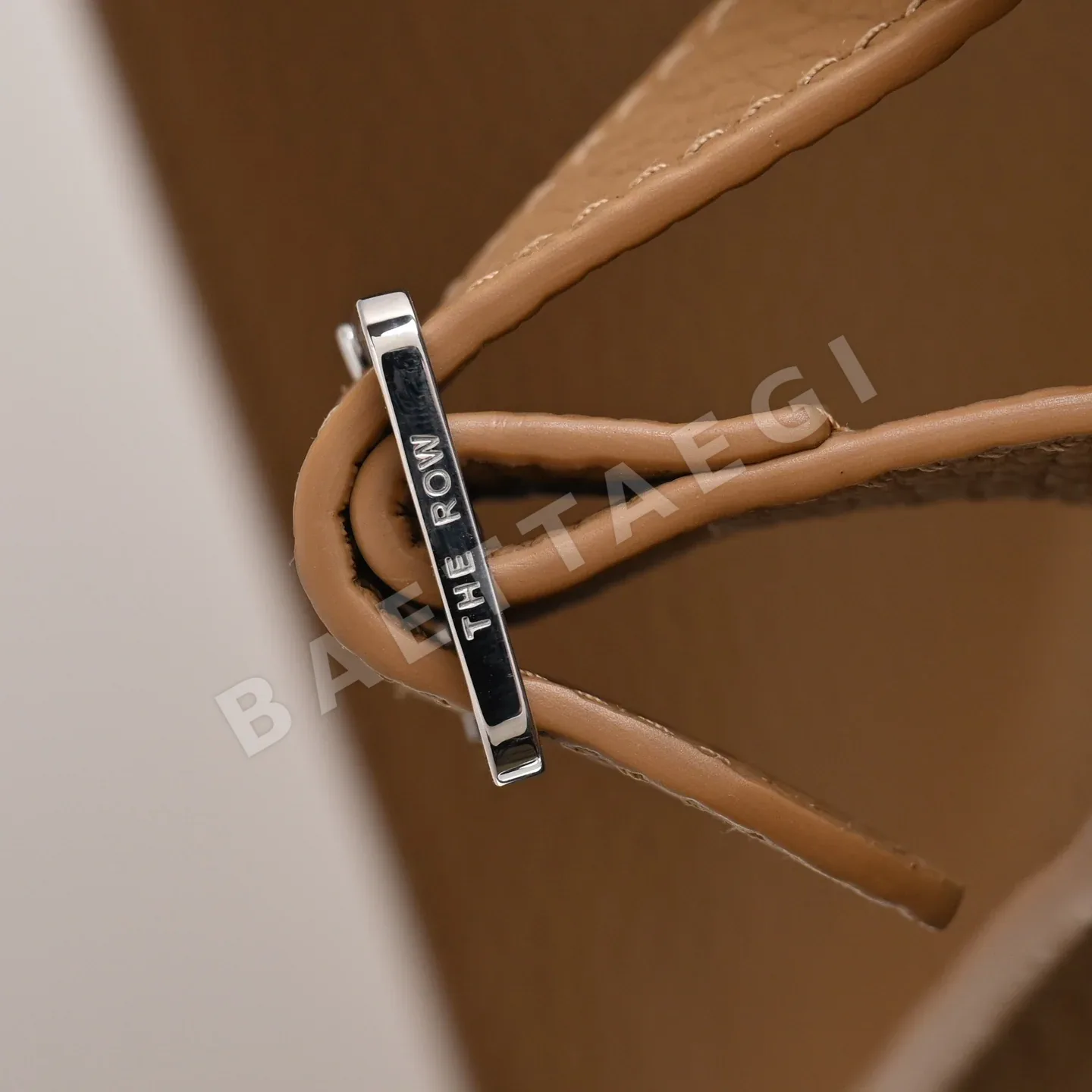 더로우 마르고 10 인치 패턴 핸드백 상세 이미지 6