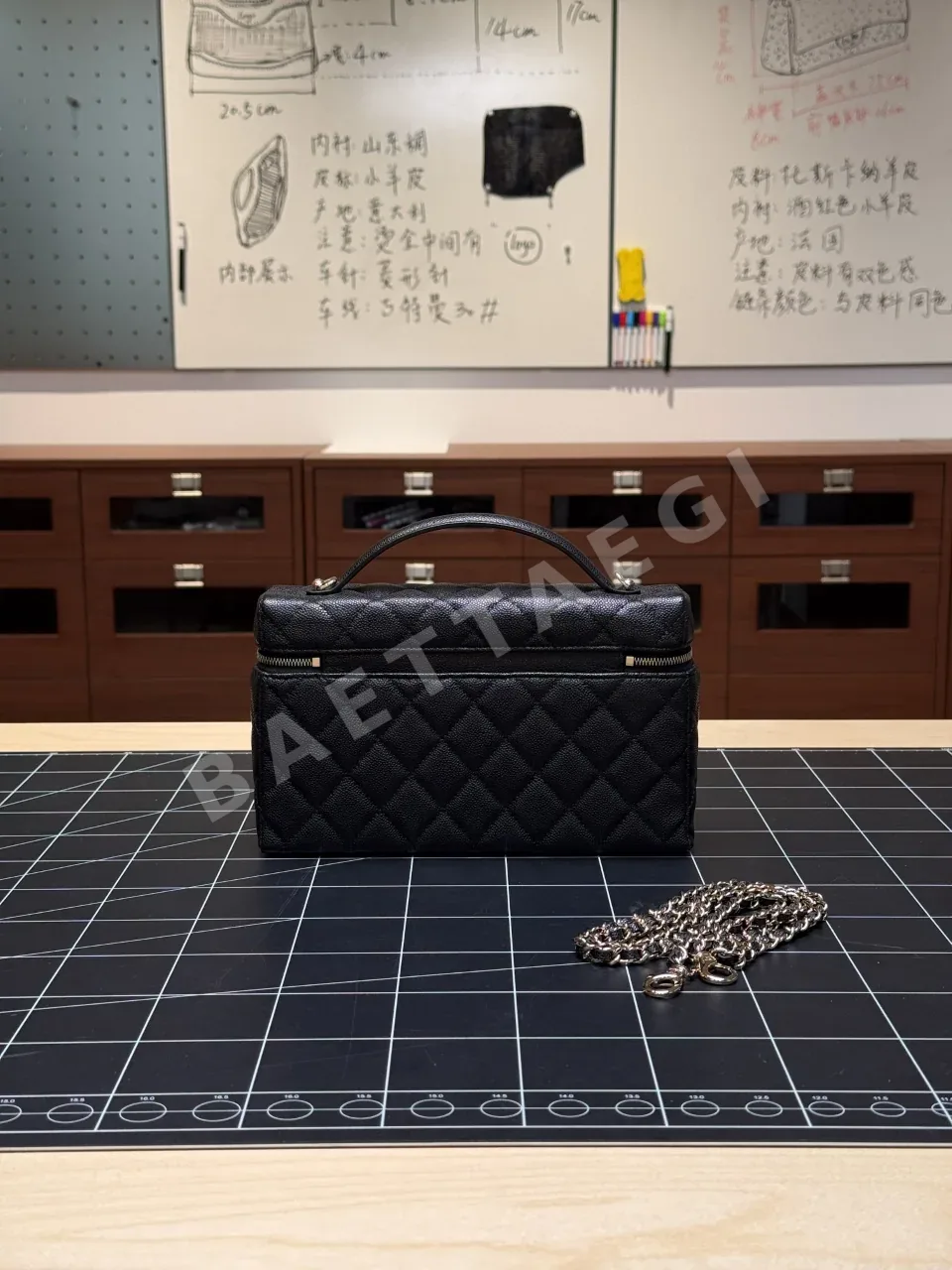 샤넬 26b LP볼 블랙골드 가방 상세 이미지 2