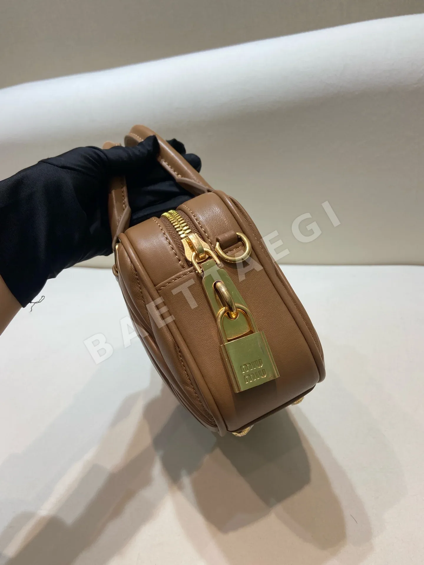미우미우 빈티지 양가죽 볼링백 5BB123 상세 이미지 5