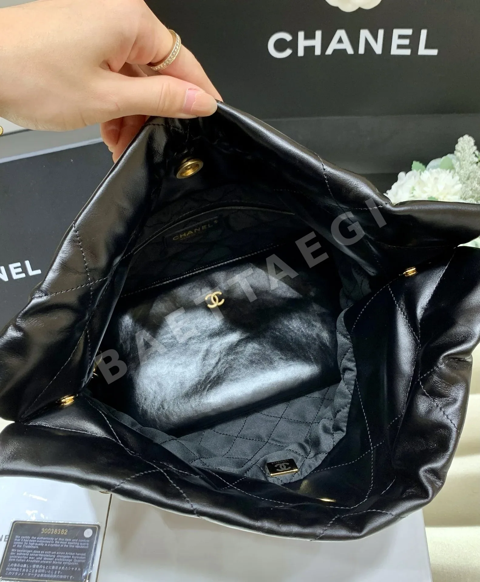 샤넬 22 22백 스몰 스퀘어 프레임 카프스킨 가방 AS3260 상세 이미지 7