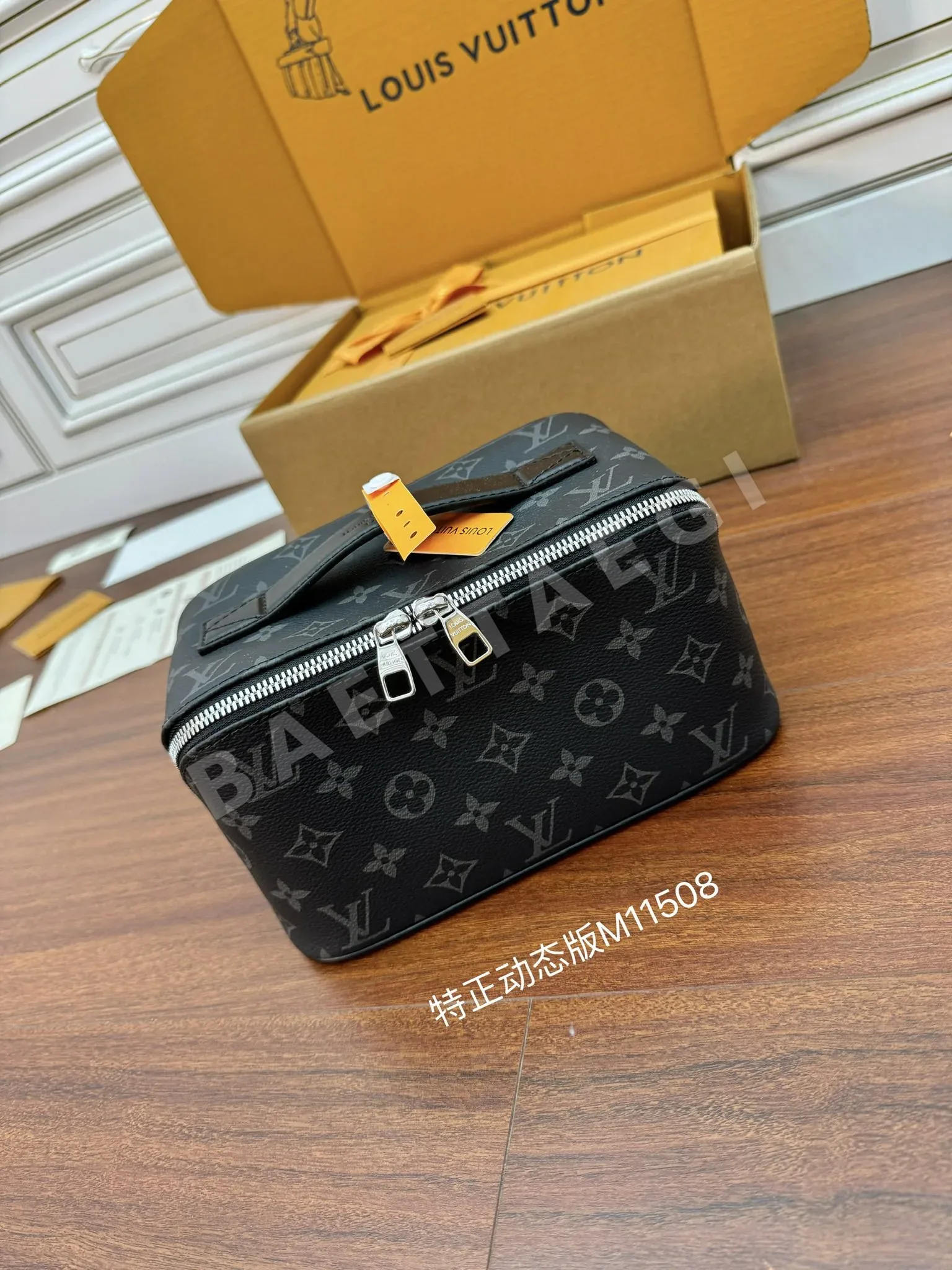 루이비통 M11508 가죽 숄더백