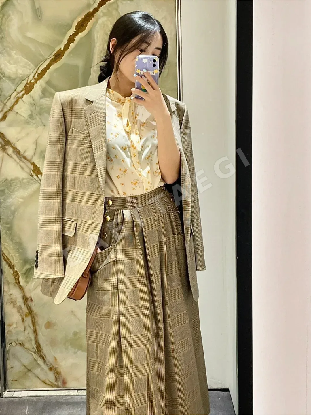 셀린느 캐러멜 돼지코 숄더백 상세 이미지 3