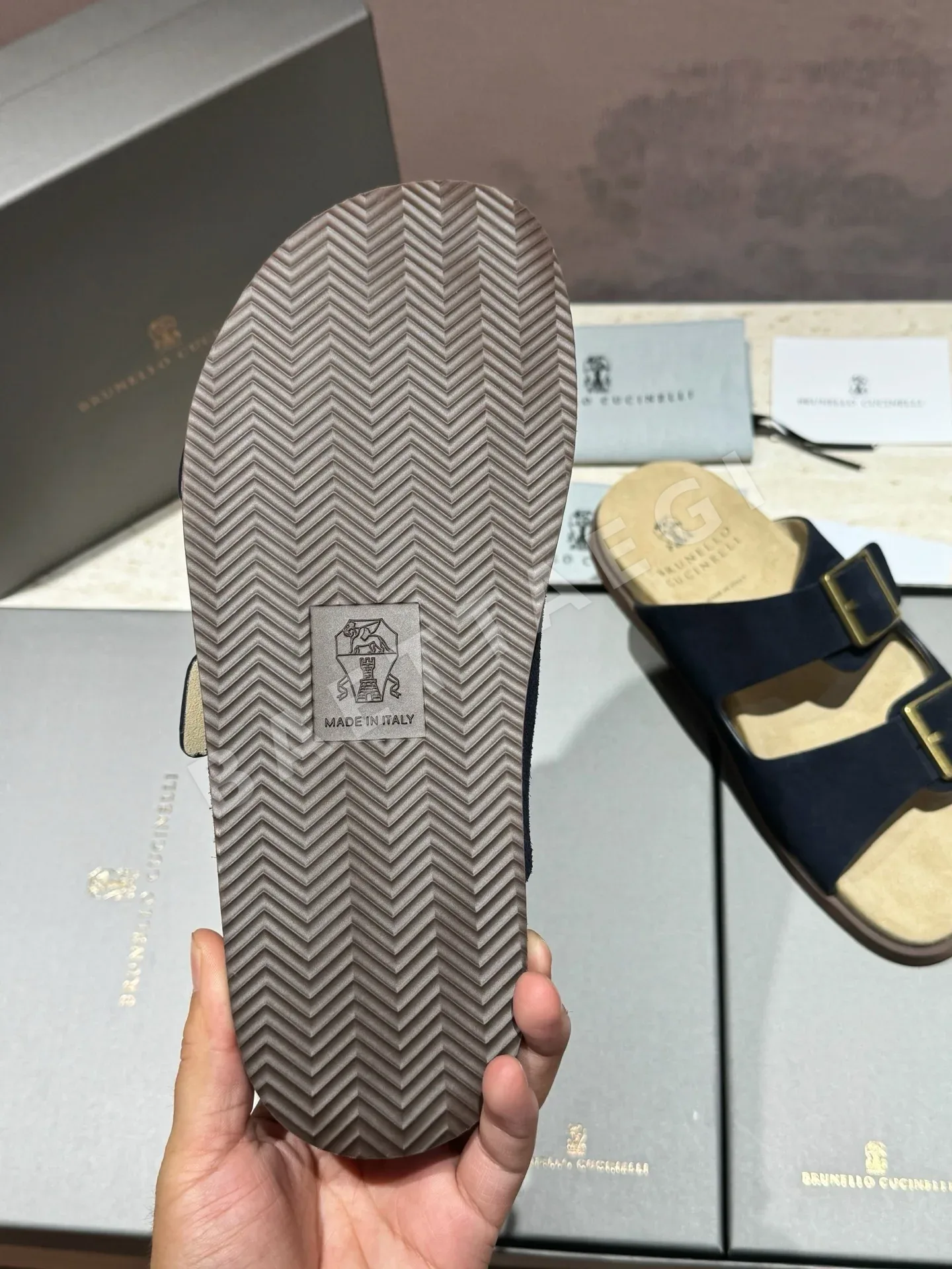 브루넬로쿠치넬리 남성 스웨이드 비치샌들 상세 이미지 6