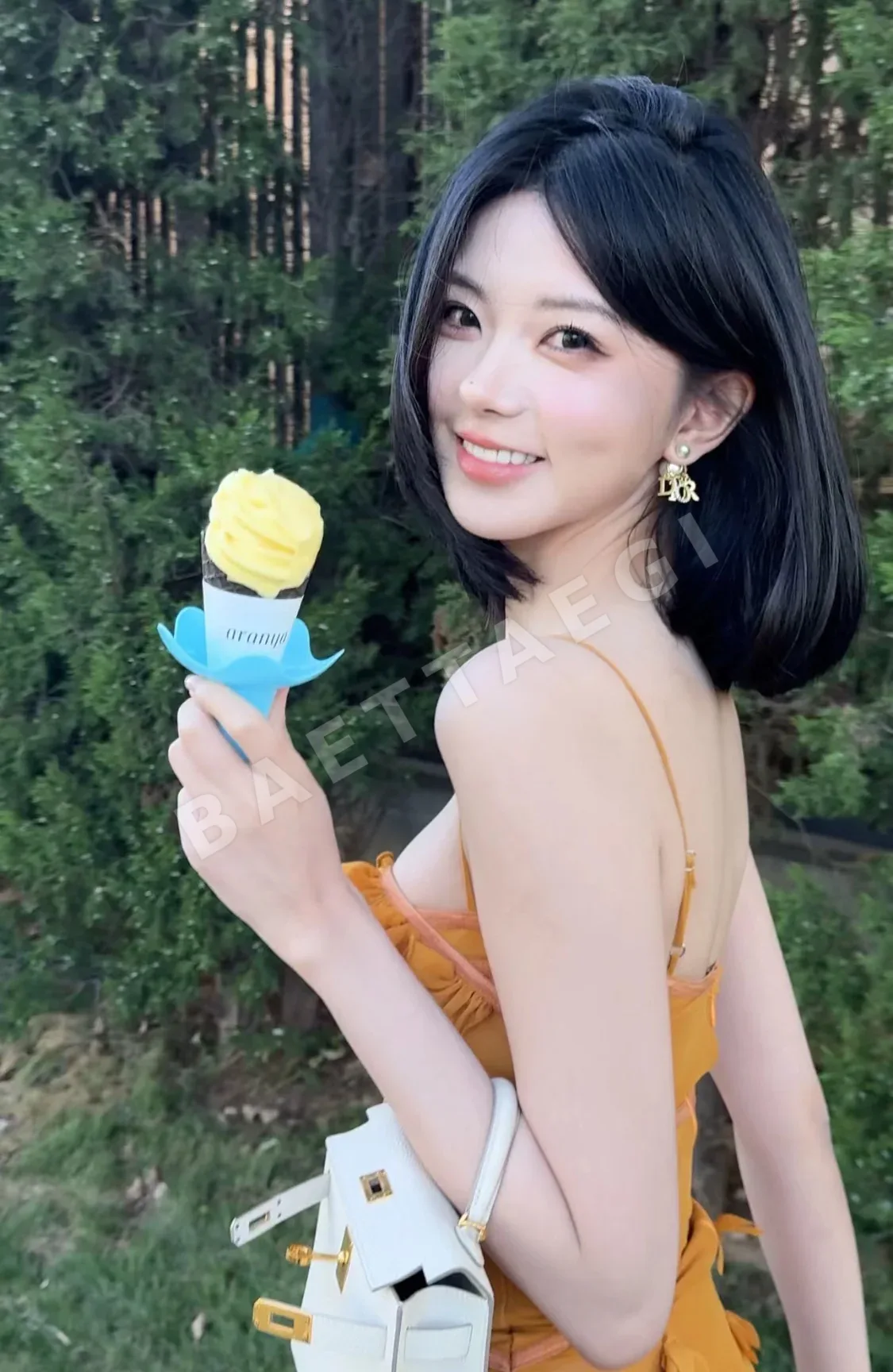 디올 골드 진주 스터드 귀걸이 상세 이미지 3