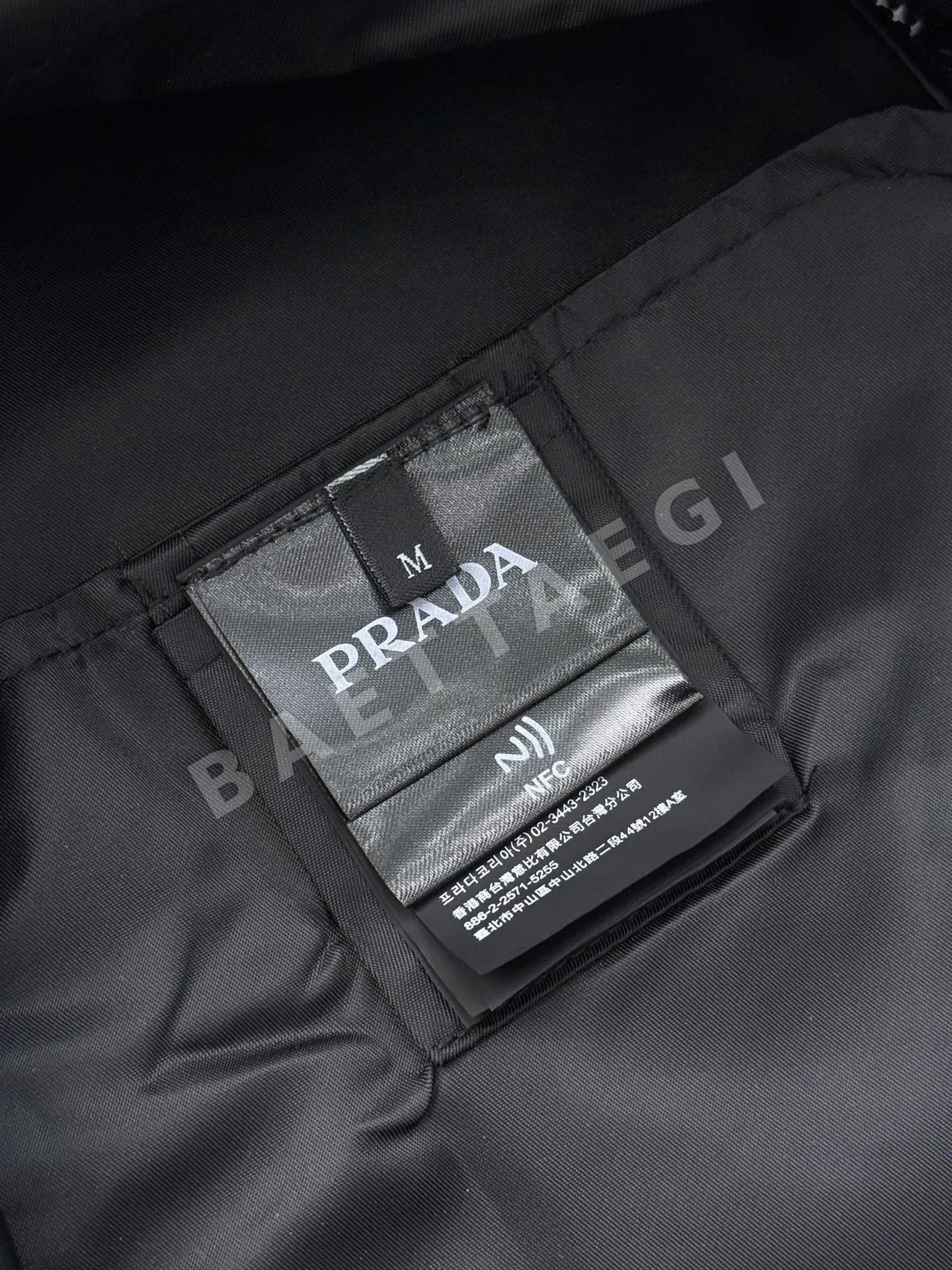 프라다 삼각 로고 후드 지퍼업 자켓 상세 이미지 9