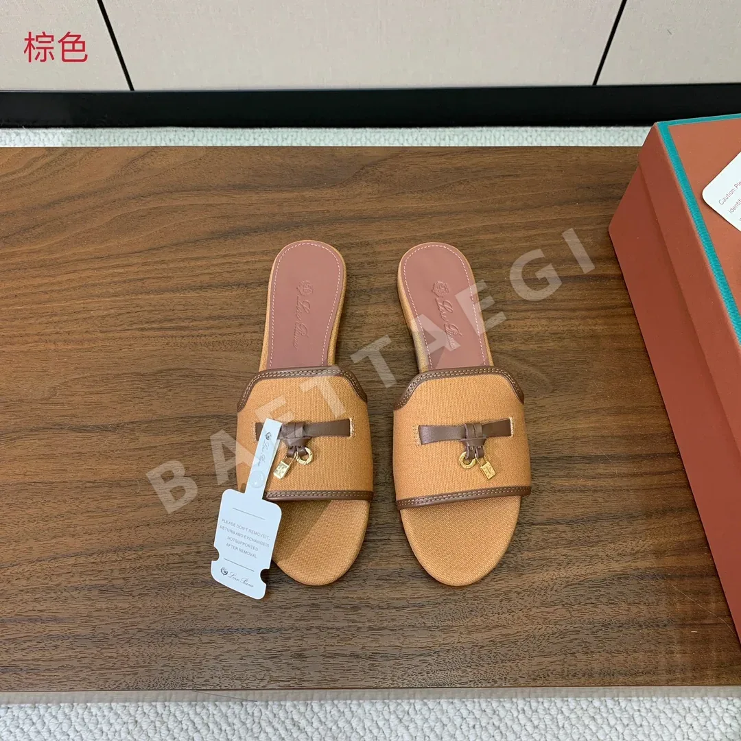 로로피아나 컬러 블록 플랫 샌들 104872