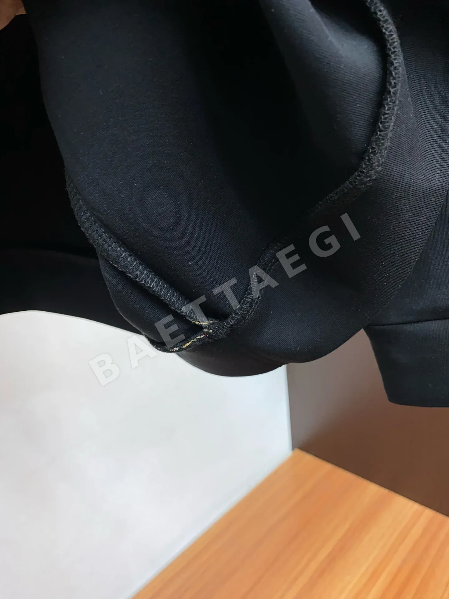 버버리 남성용 미니멀리스트 크루넥 코튼 긴팔 스웨트셔츠 P250 상세 이미지 6