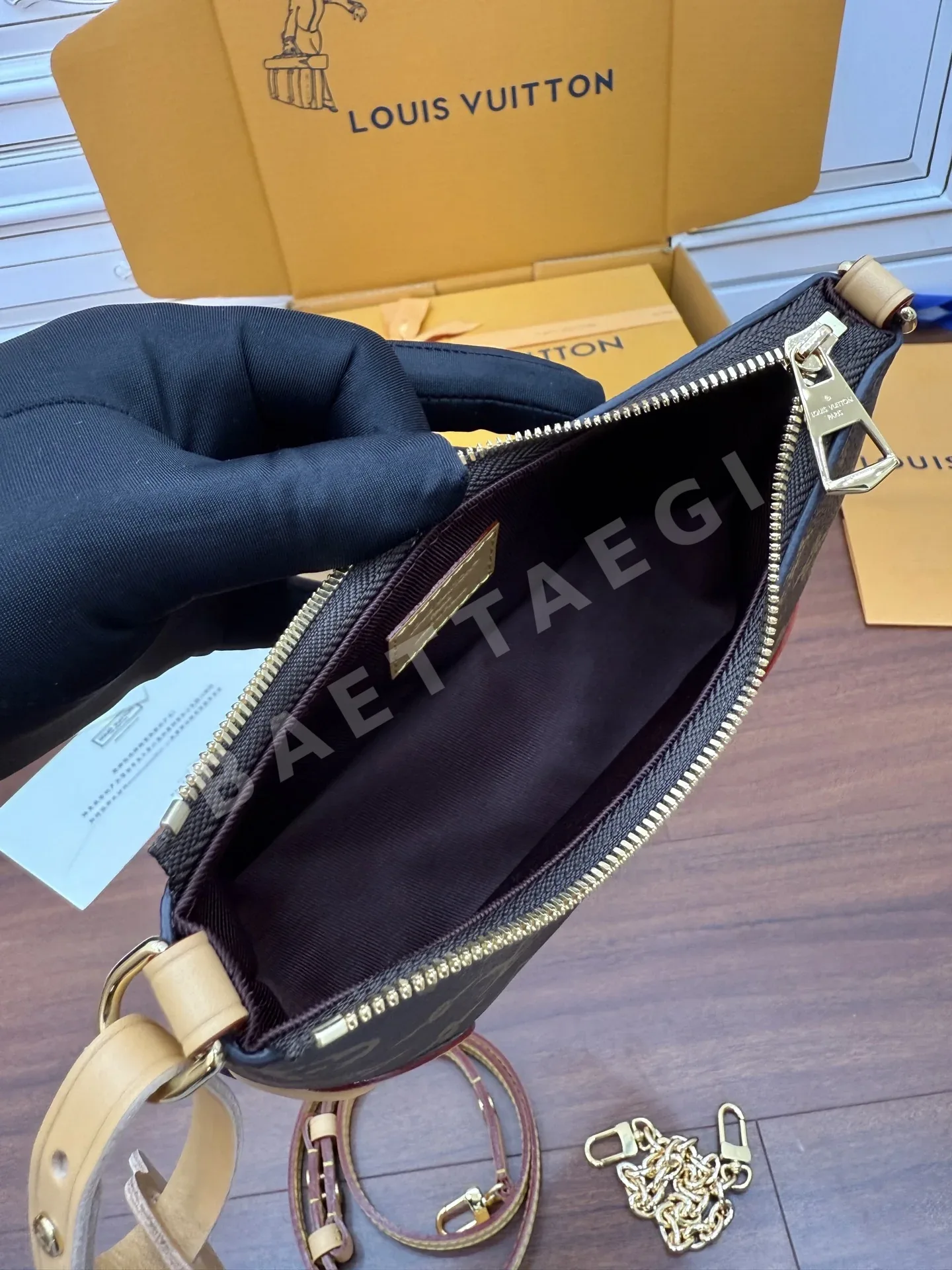 루이비통 M25519 가죽 백 상세 이미지 6