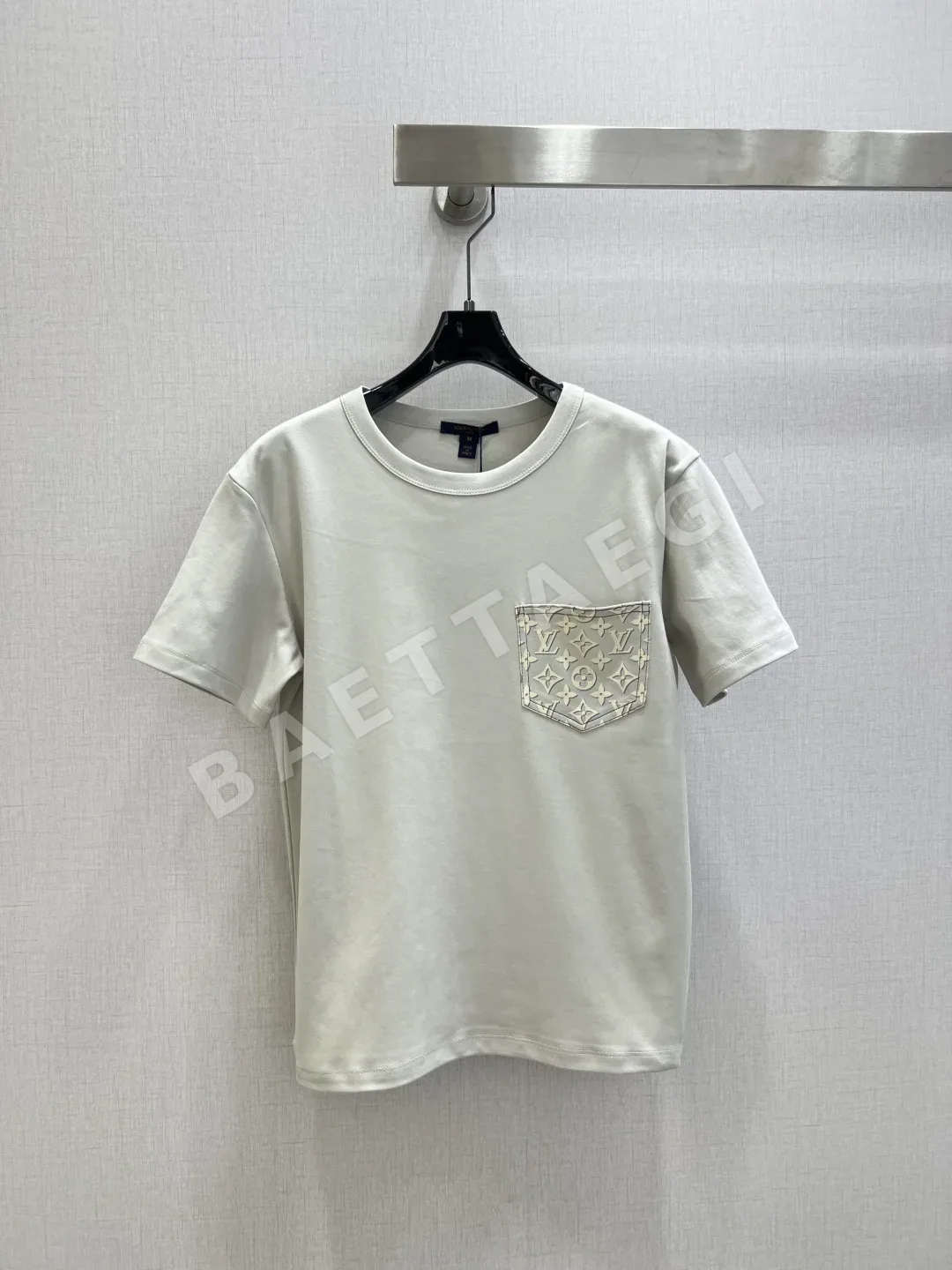 루이비통 여성 반팔 52033