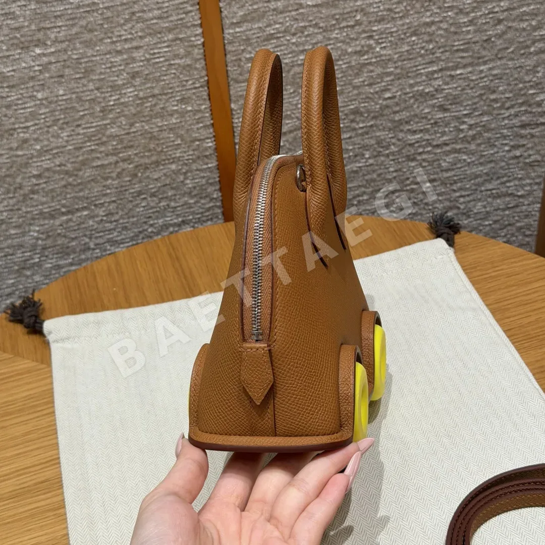 에르메스 바퀴 달린 볼리드 가방 상세 이미지 4