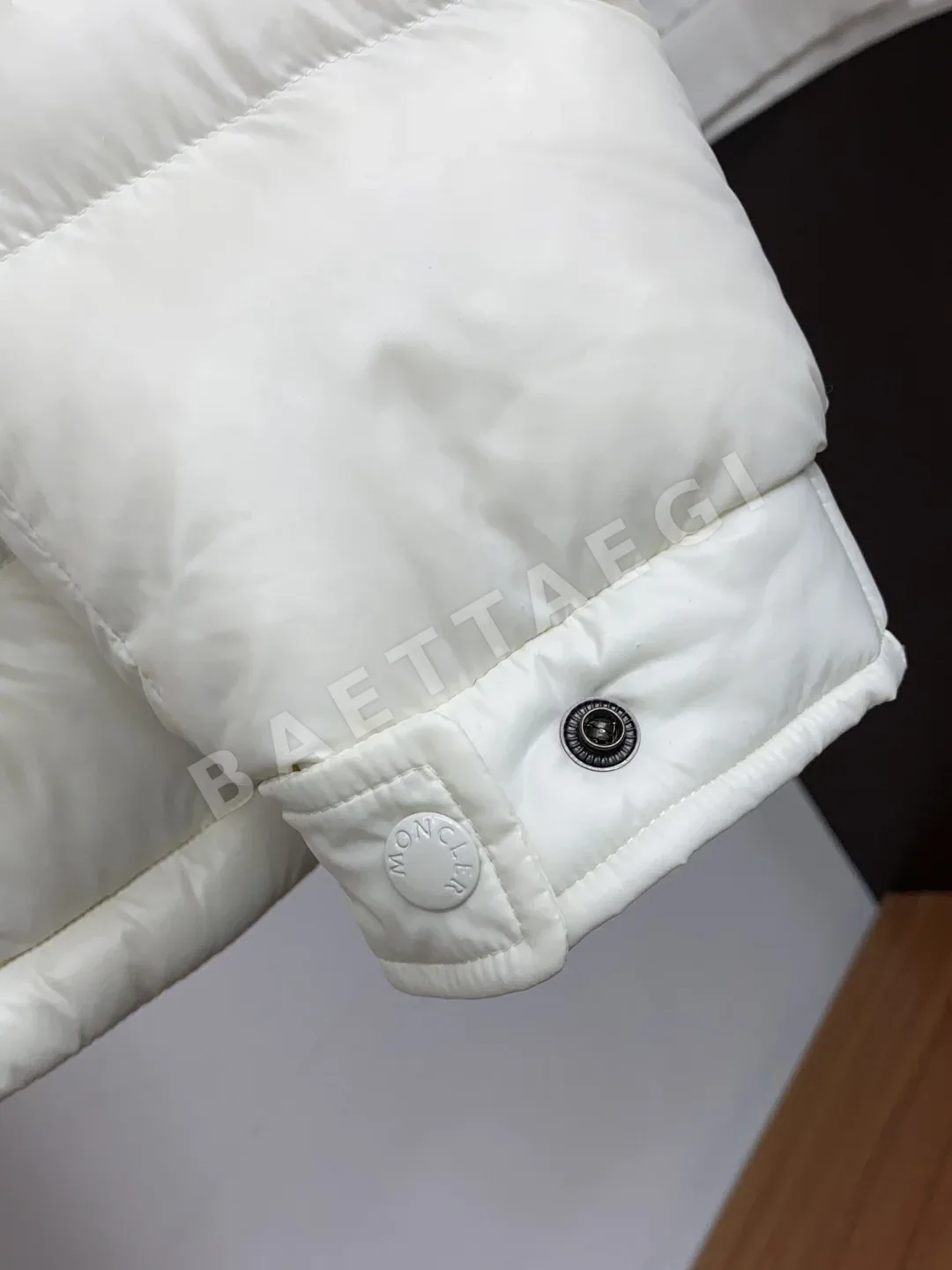 몽클레르 마야(Moncler Maya) 후드 쇼트 다운 자켓 상세 이미지 6