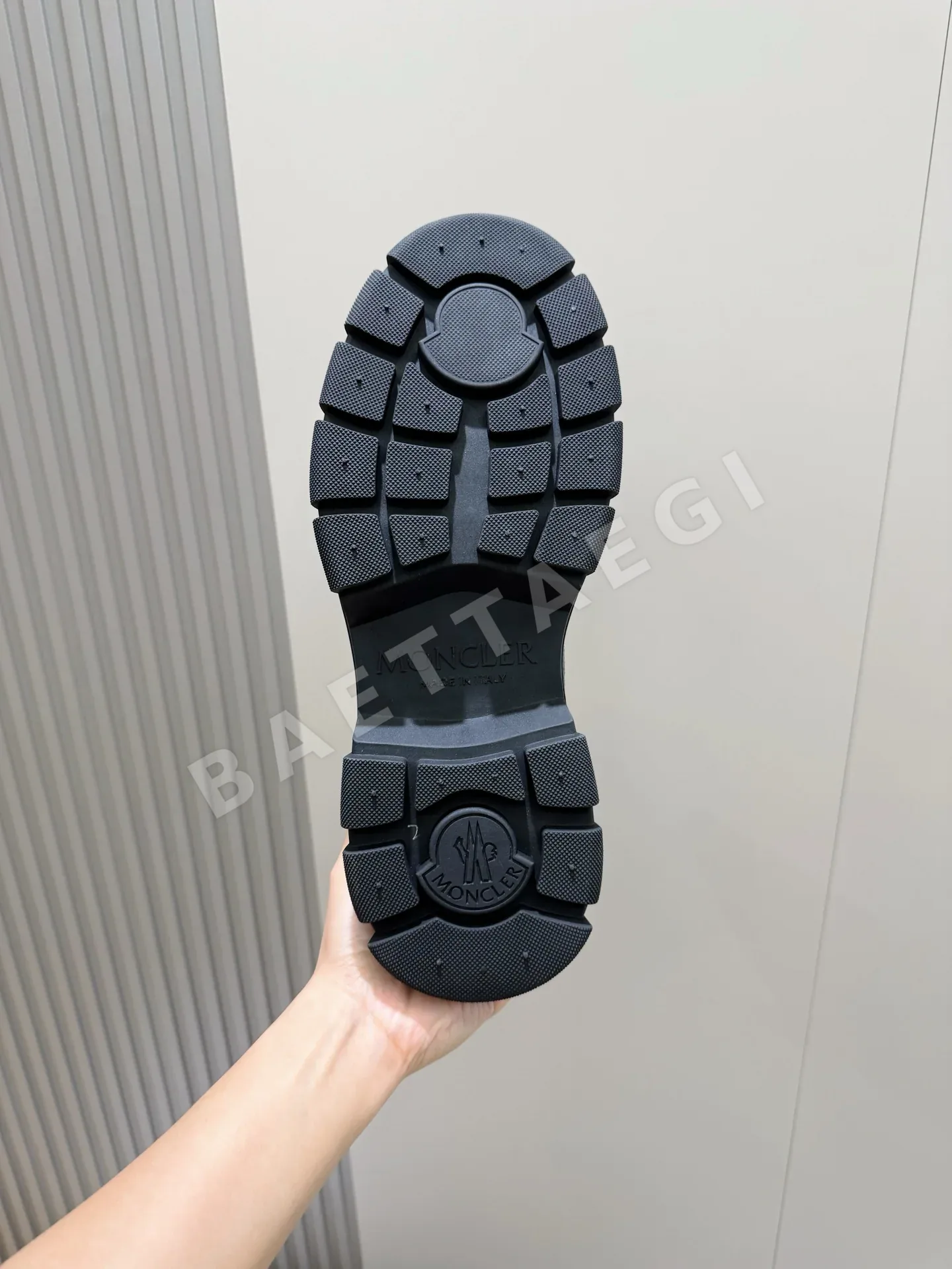 몽클레르 부츠 남성 소가죽 하이컷 디자인 상세 이미지 9