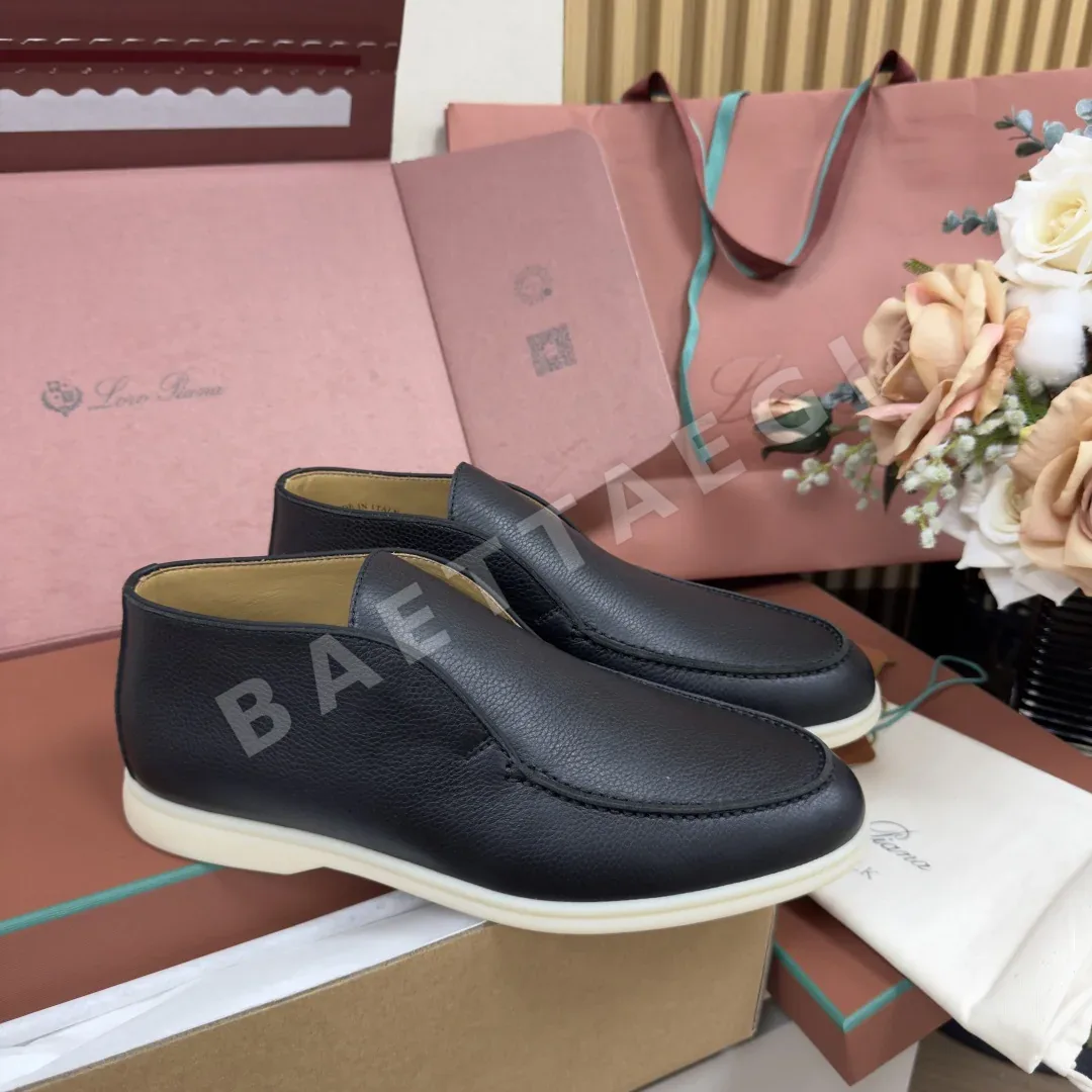로로피아나 오픈워크 화이트 남성 로퍼 93261