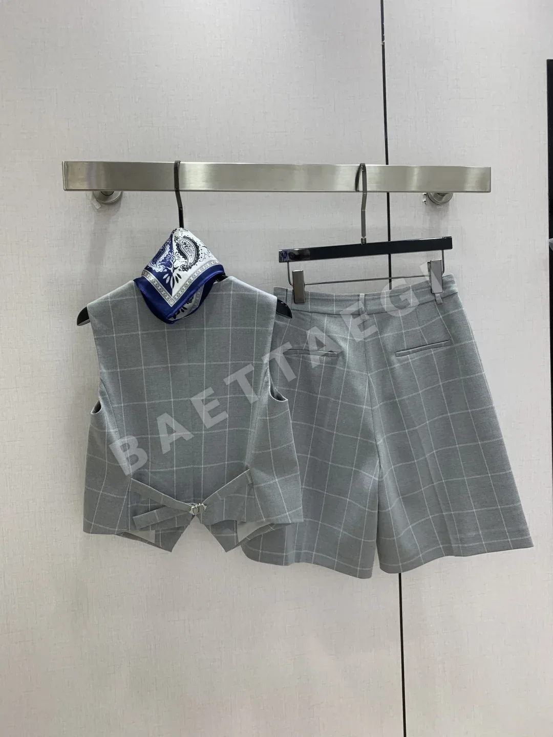 로로피아나 체크 V넥 수트 베스트 세트 상세 이미지 9