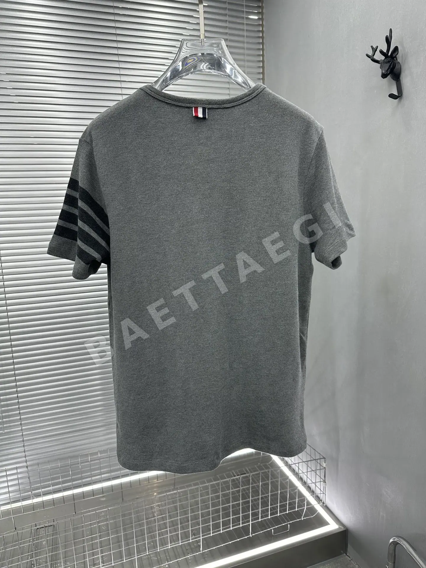 톰브라운 피케 코튼 미디엄 그레이 반팔 셔츠 상세 이미지 9