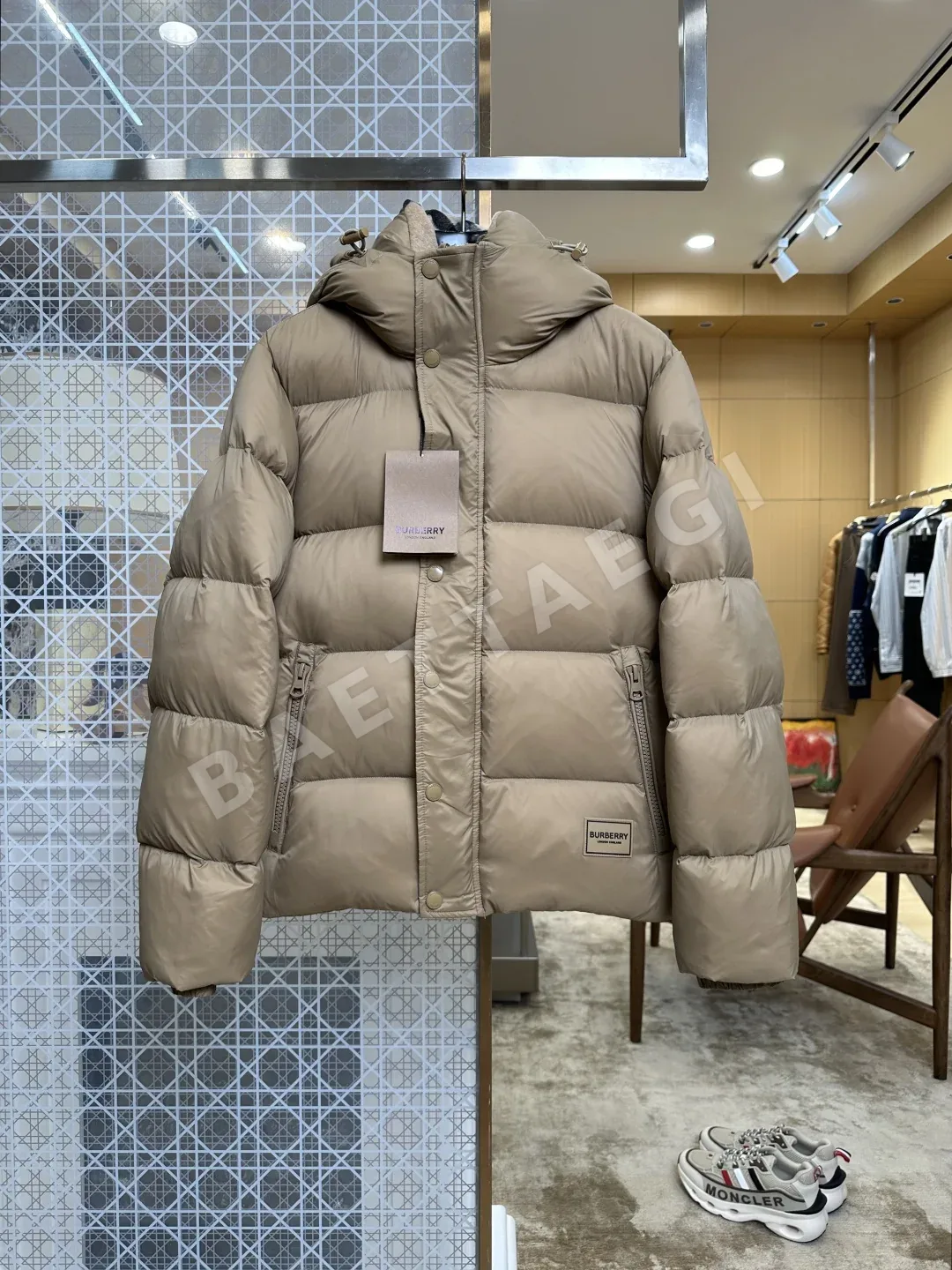 버버리 가죽 라벨 나일론 남성 패딩 208229