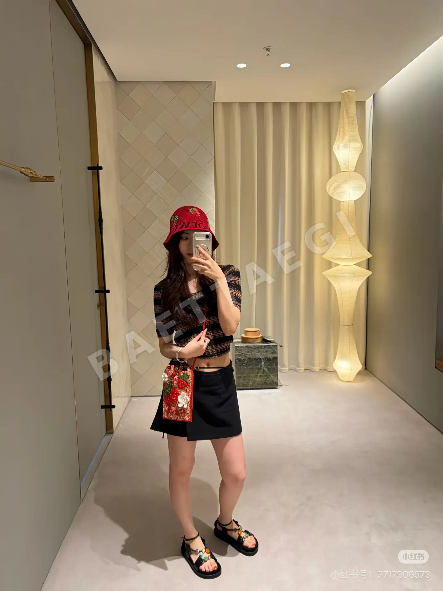 로에베 클래식 스트라이프 니트 반팔 티셔츠 상세 이미지 4